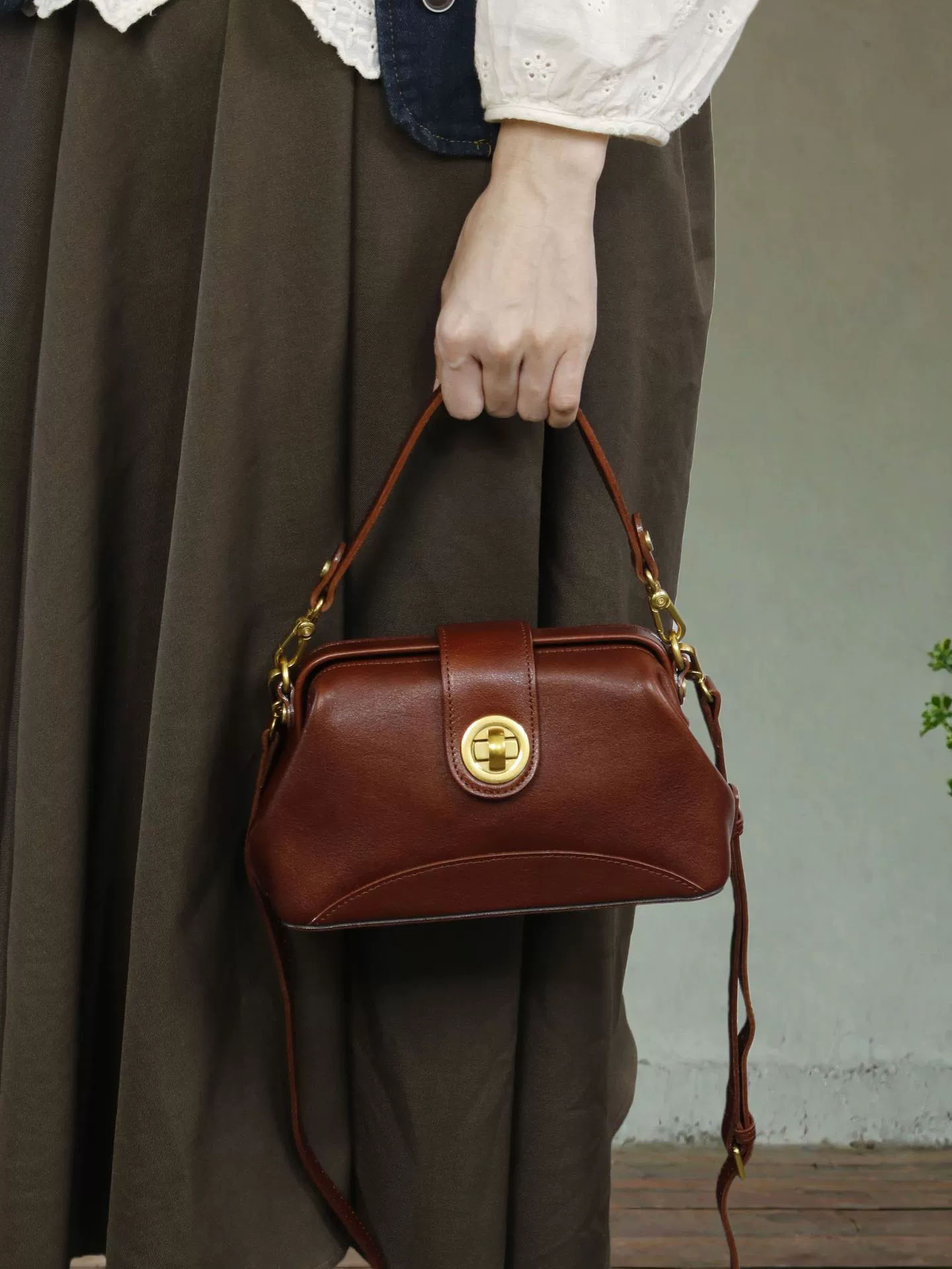 DEEPKEE 頭層牛皮新款百搭流行簡約休閒復古單肩斜挎包 1550 號