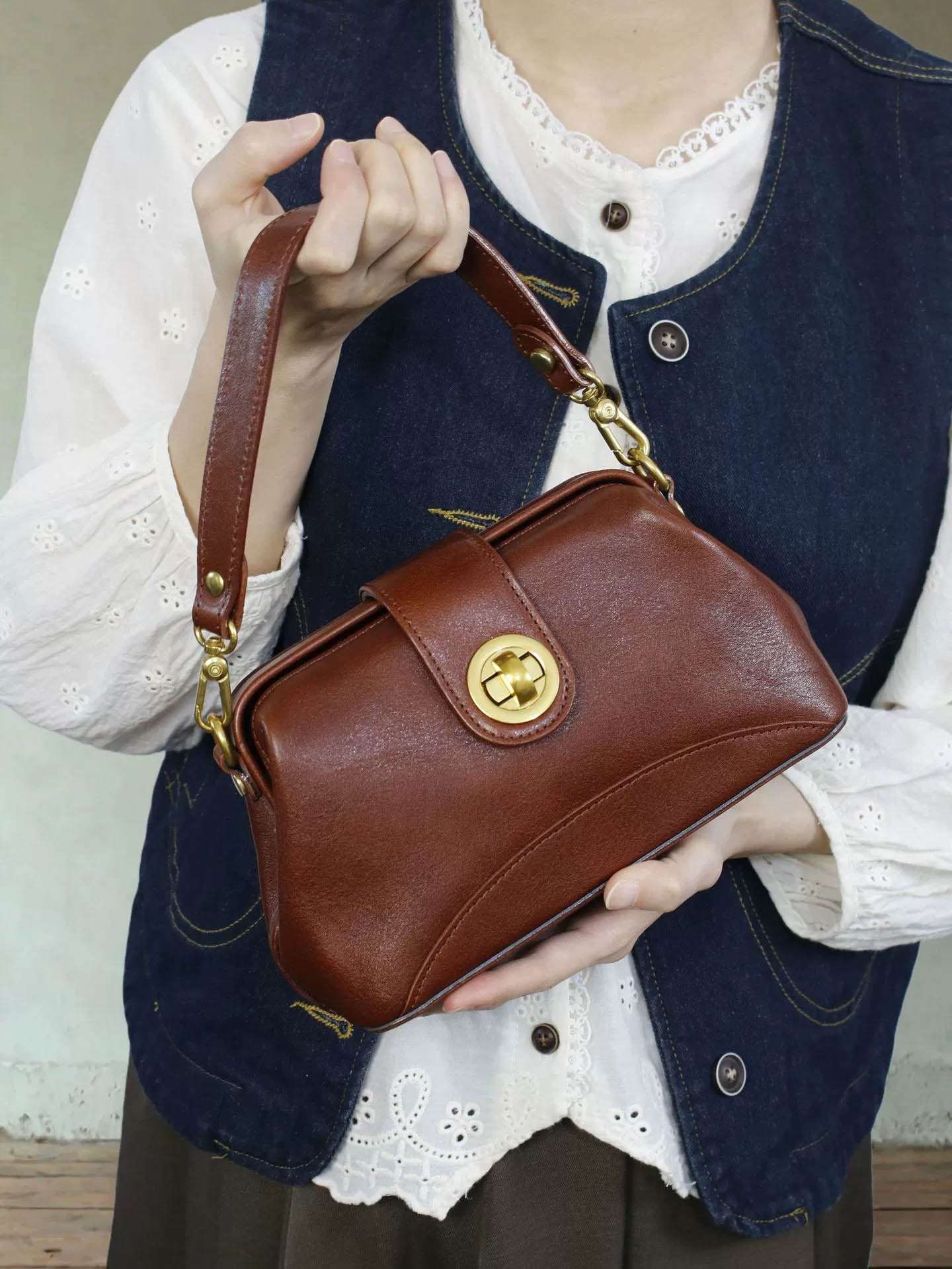 DEEPKEE 頭層牛皮新款百搭流行簡約休閒復古單肩斜挎包 1550 號