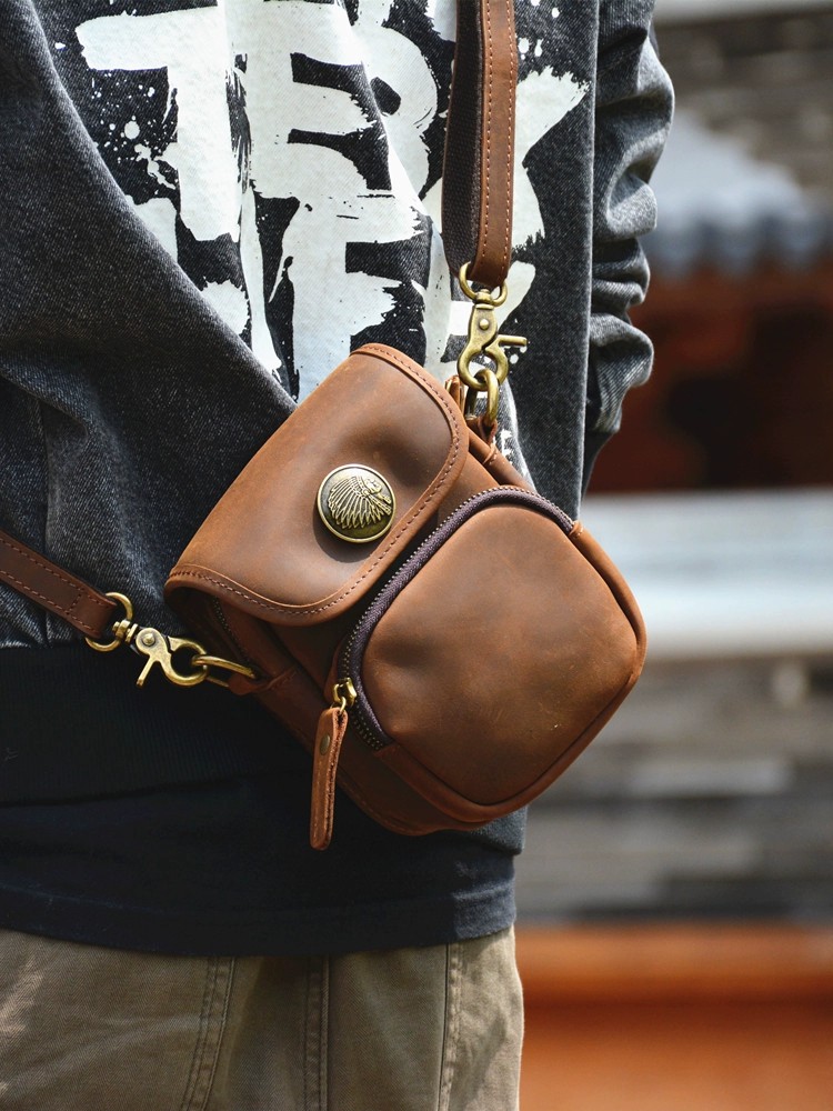 香港狄記手工製作 - 原創機能斜背小包396號