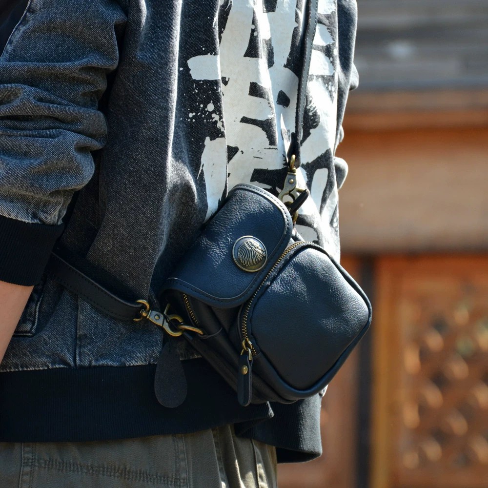 香港狄記手工製作 - 原創機能斜背小包396號