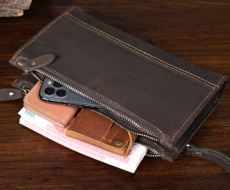 香港狄記皮具 狄記 原創真皮手工 ins郵差包 ins風格包包 頭層牛皮包包 皮革 原創手工真皮 皮件 頭層瘋馬牛皮三隔層薄款肩背小包 [LB1225] likehouse 喜番屋