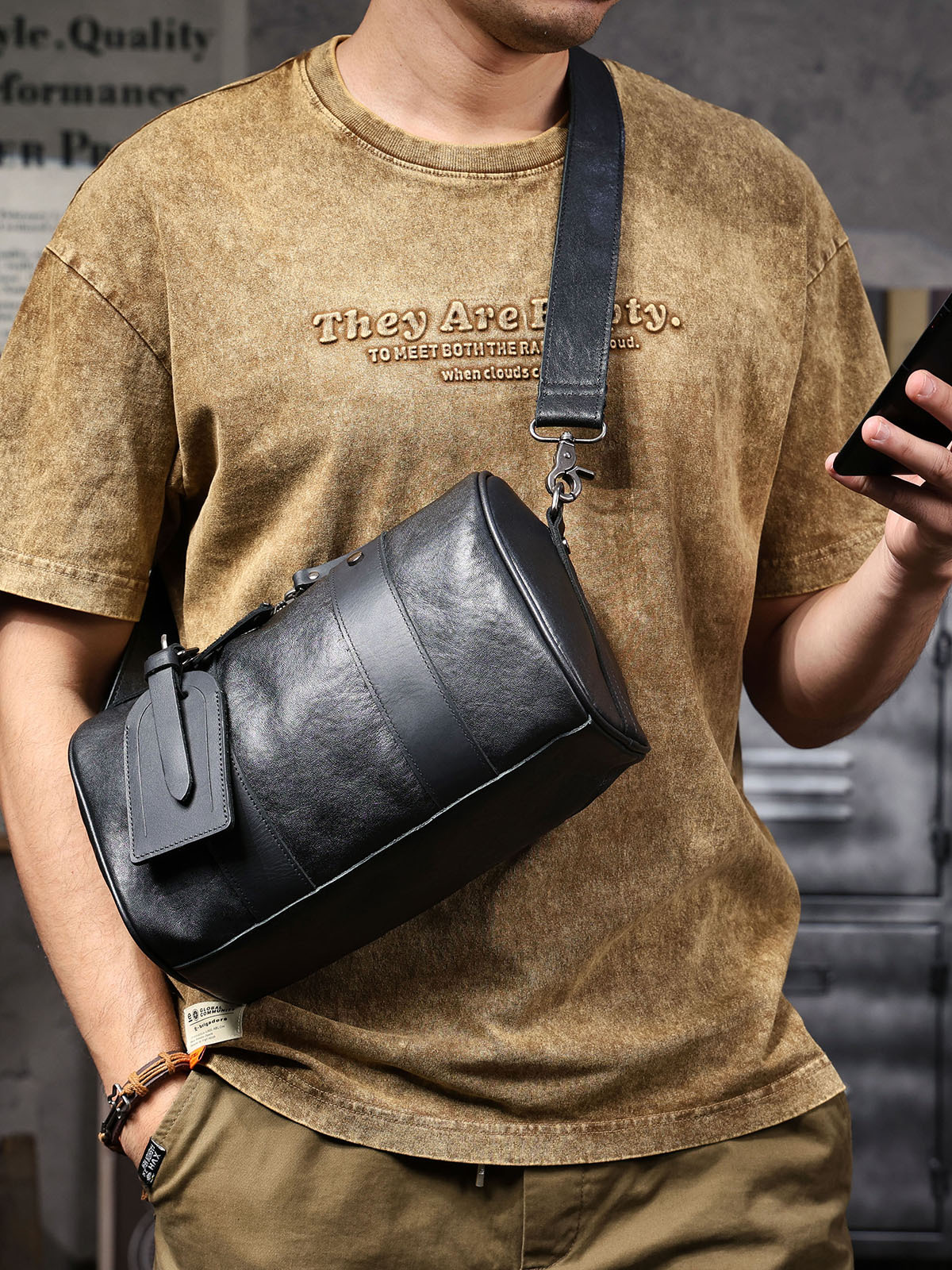 頭層牛皮肩背圓筒包男包【LB1197】