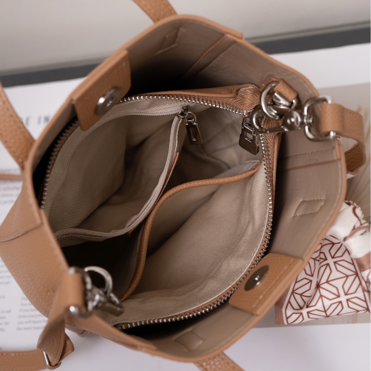 DEEPKEE 新款牛皮大容量おでか真皮包 W5081 號