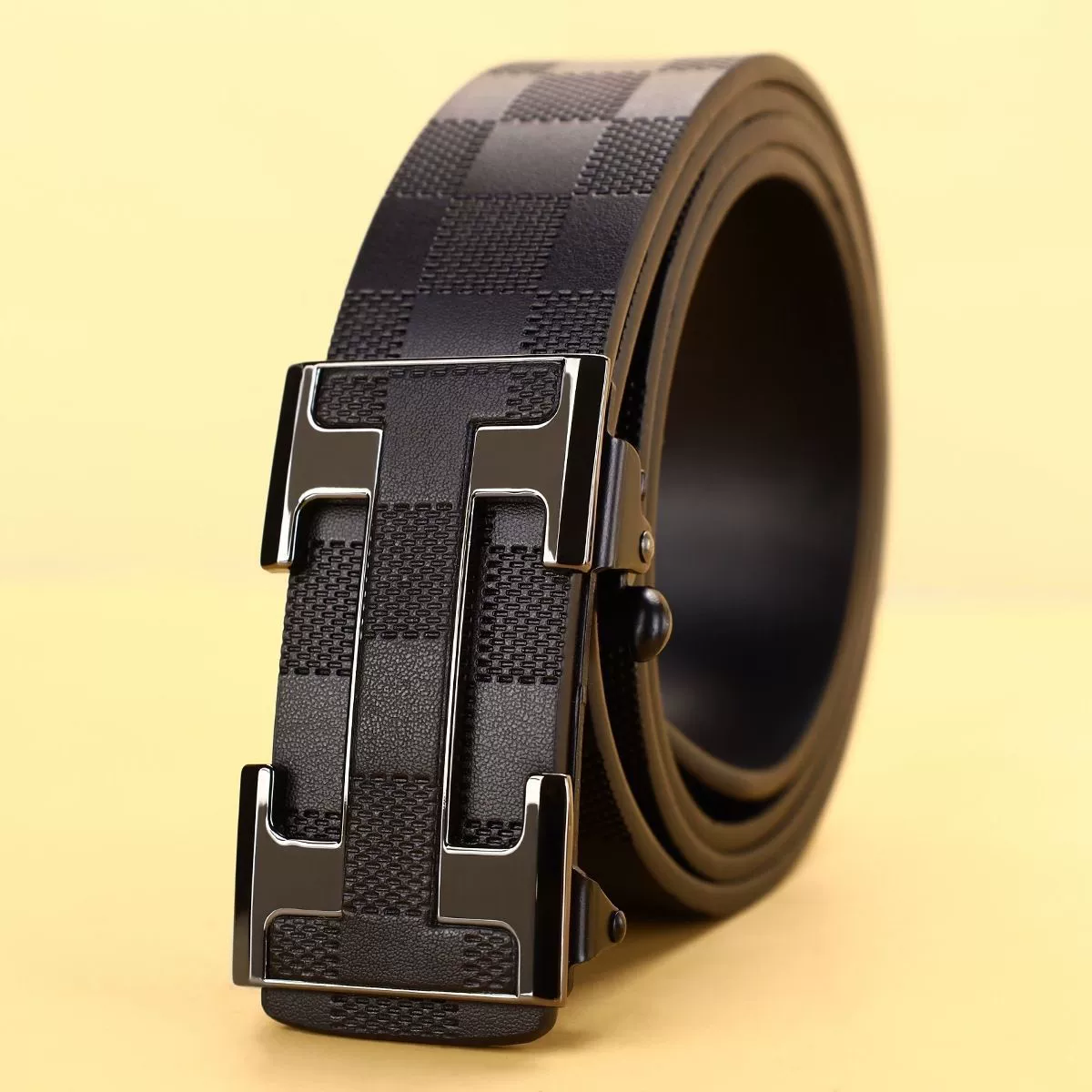 【埃德尼保羅皮帶】年銷5萬條，菁英衣櫥的「隱形權力杖」✨