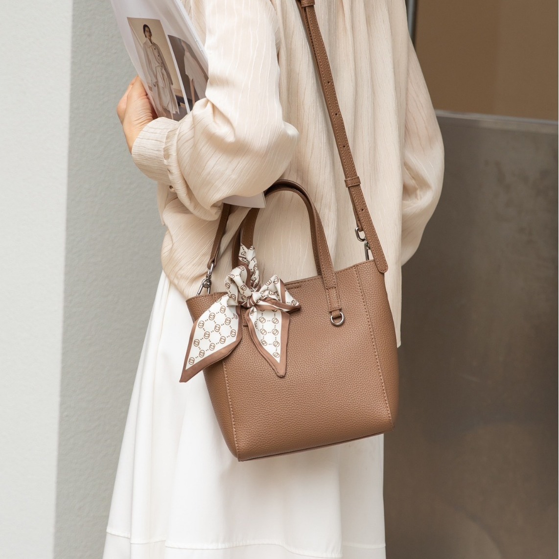 DEEPKEE 新款牛皮大容量おでか真皮包 W5081 號