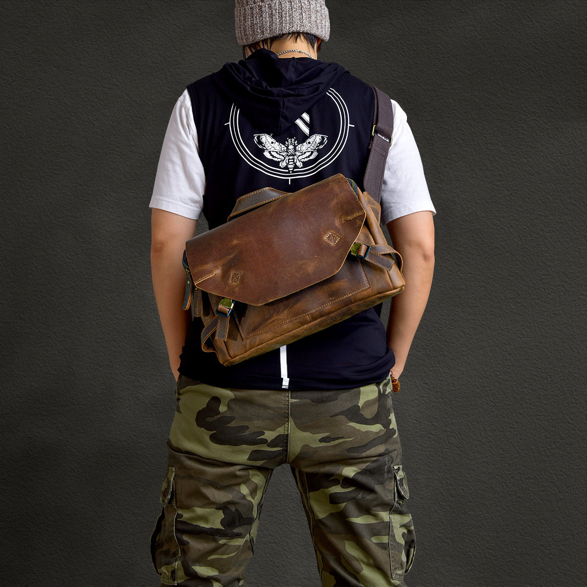 復古潮流瘋馬皮男士斜背包2409號