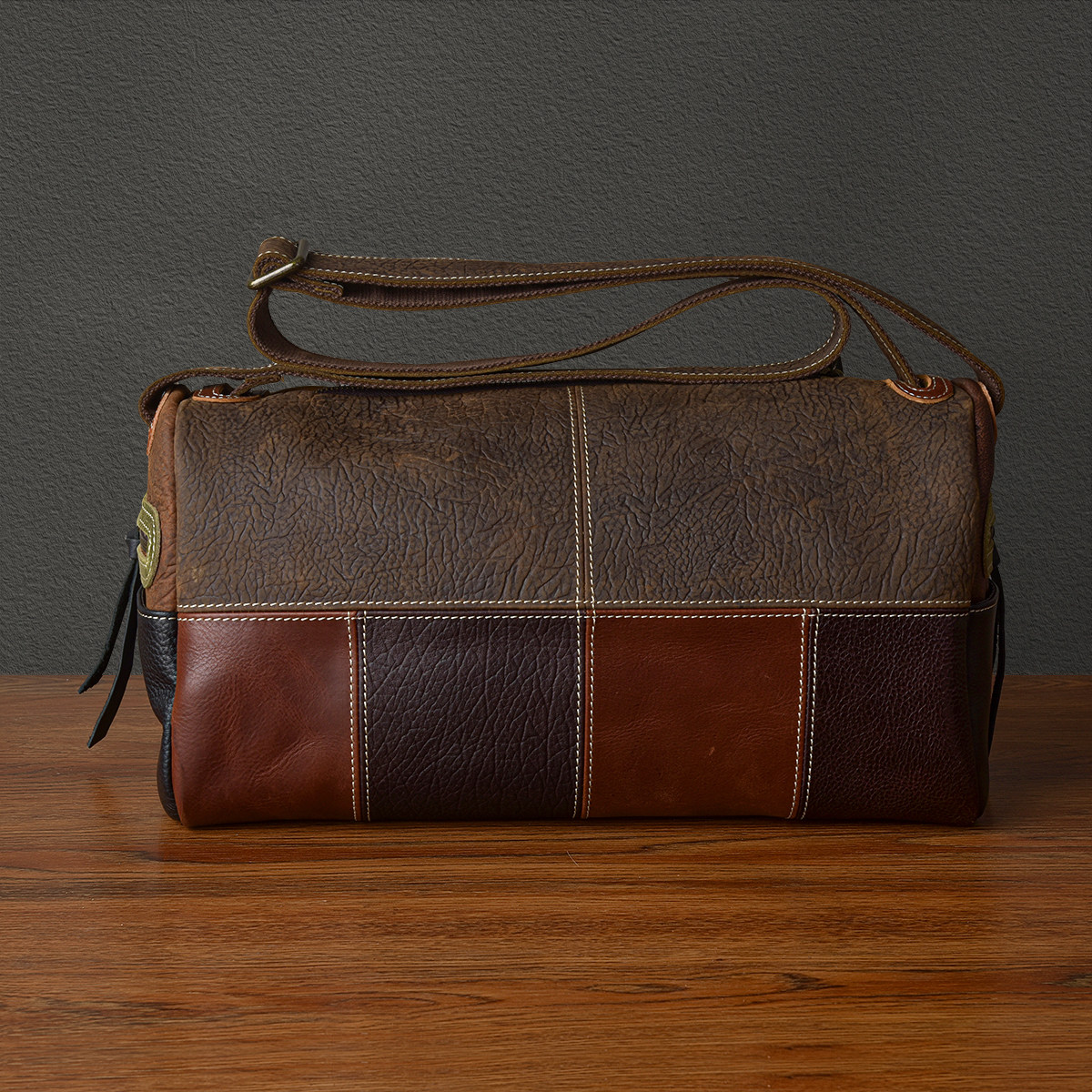 頭層牛皮撞色水桶運動包2410號