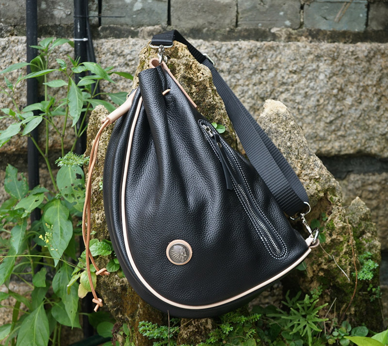 DEEPKEE 男女款皮瘋子頭層牛皮男女生美式獨特斜挎紅月背包機車包餃子包 101 號