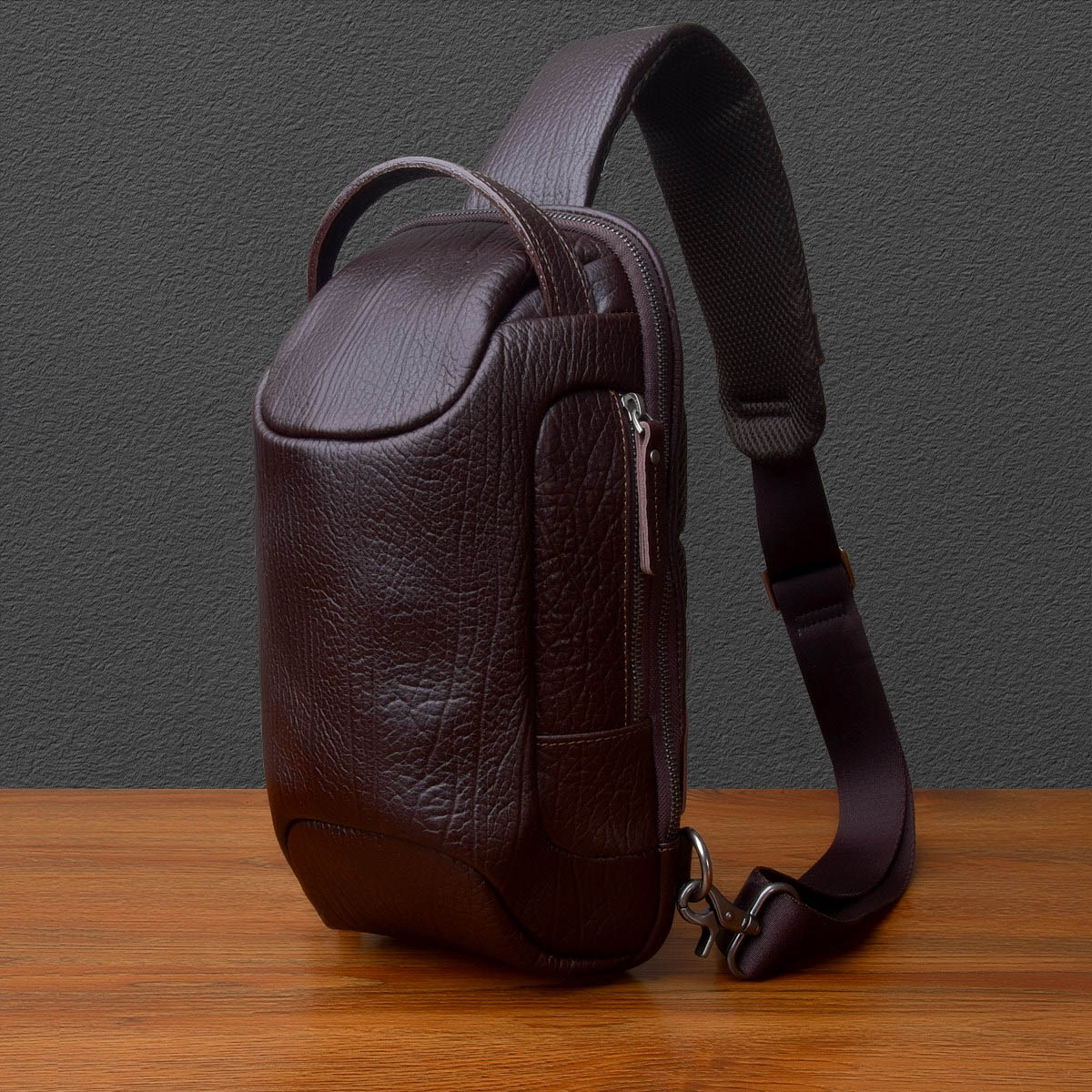 真皮牛頸紋單肩斜背機車包2402