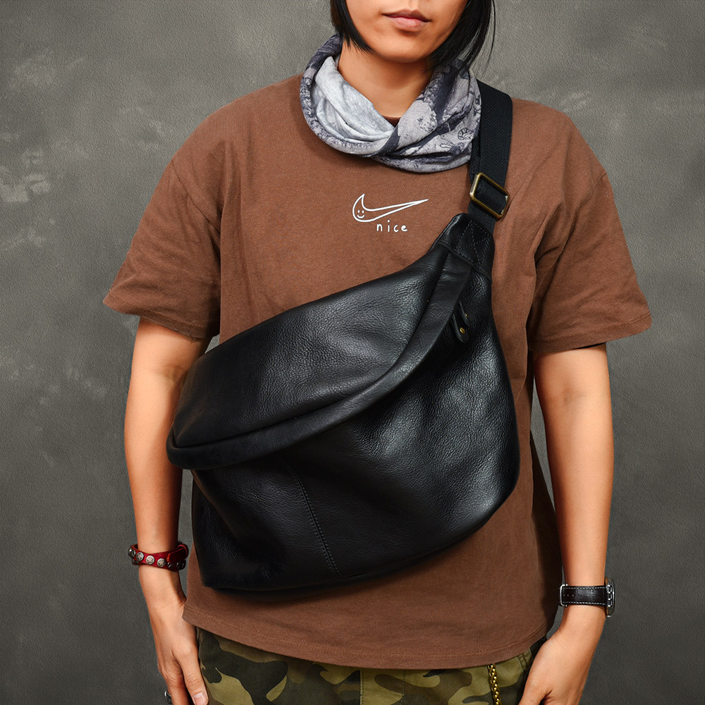 DEEPKEE 2845 號真皮胸包｜復古運動風大容量斜挎包 出門裝滿超省心