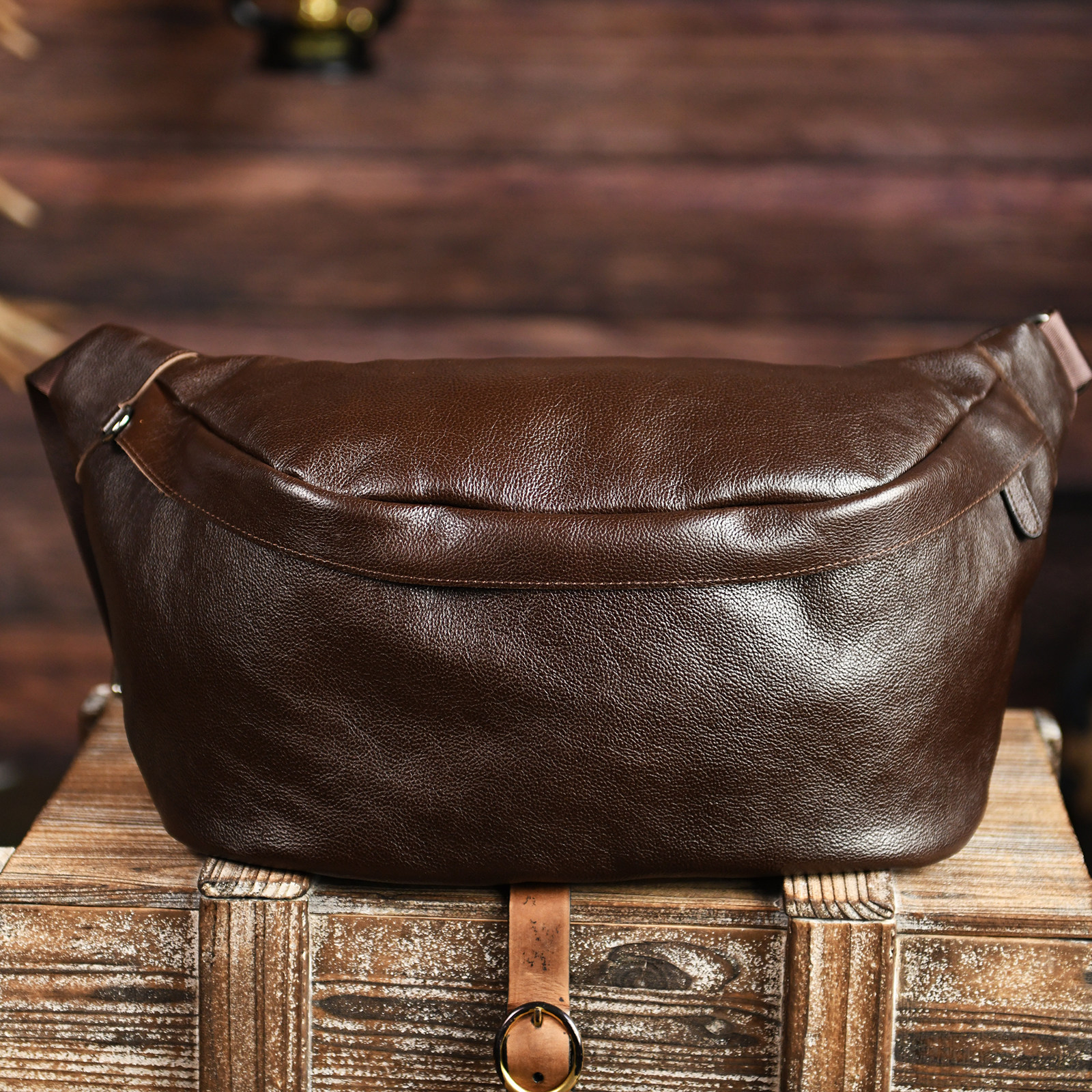 DEEPKEE真皮潮流時尚胸包0017號