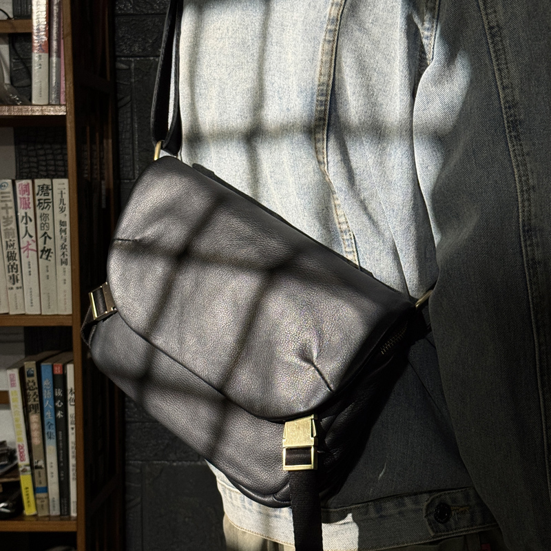 DEEPKEE 真皮單肩包 復古男包 休閒植鞣牛皮通勤風郵差包 5110 號