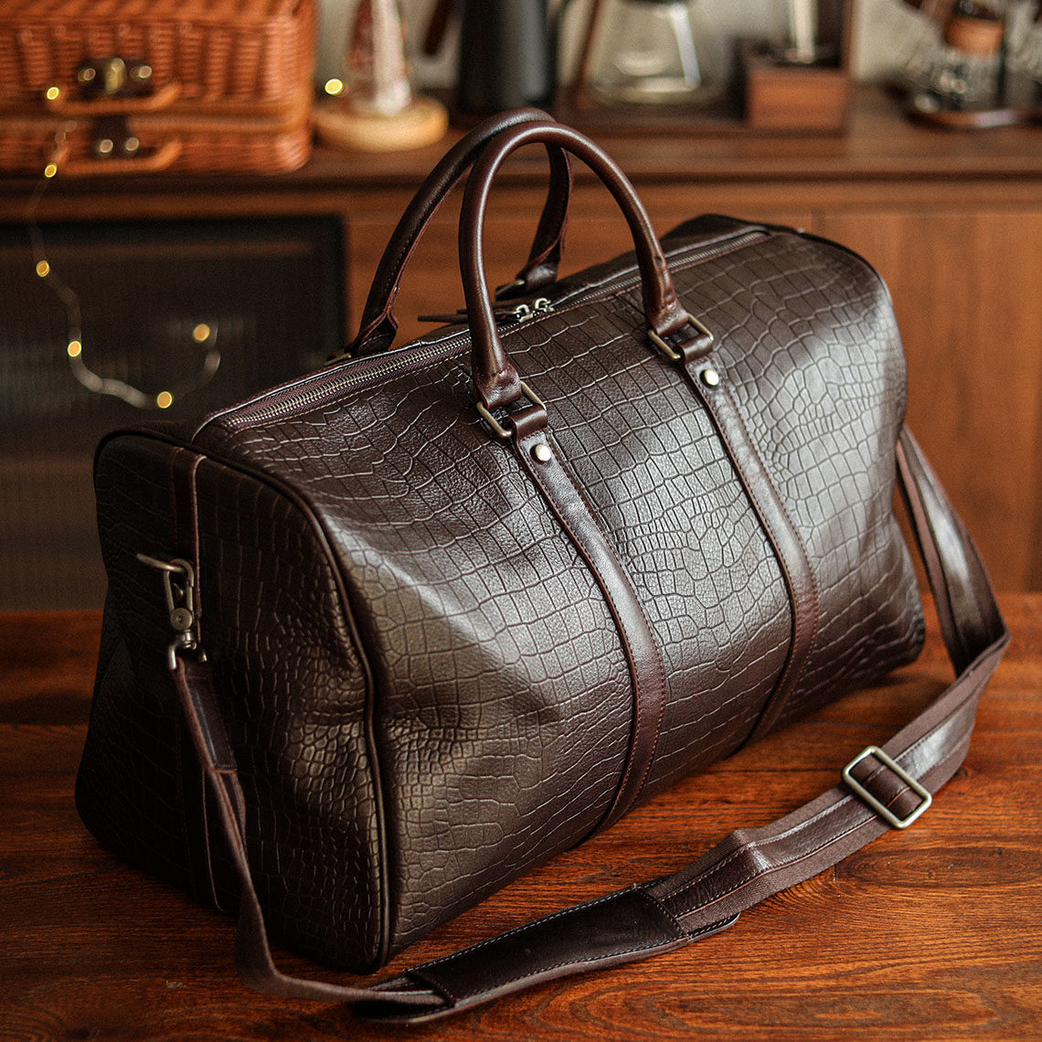 DEEPKEE A8149-1 男士真皮旅行包｜大容量出差行李袋｜鱷魚紋手提健身包｜便攜多功能男包