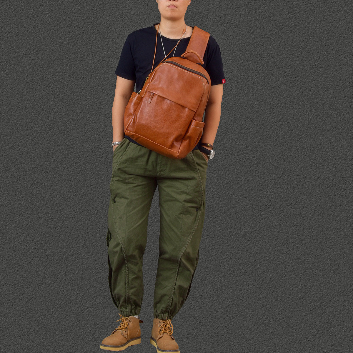 復古瘋馬皮斜背包大胸包2407號