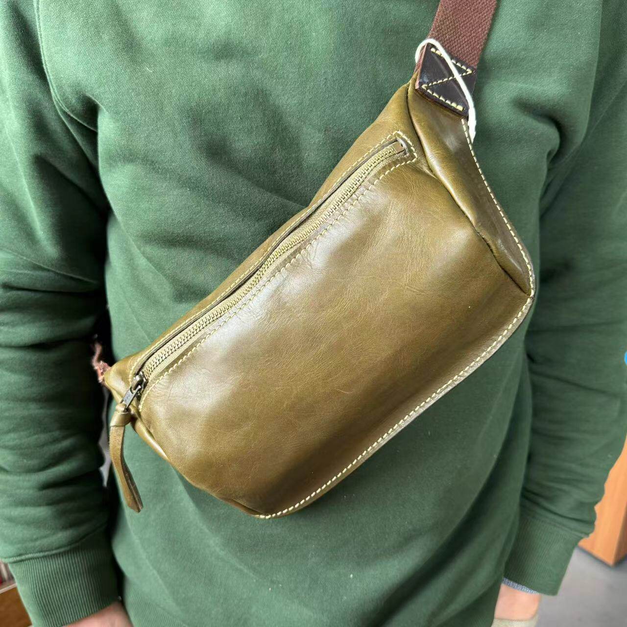 DEEPKEE頭層牛皮單肩斜背胸包腰包真皮拉鏈復古包6633號