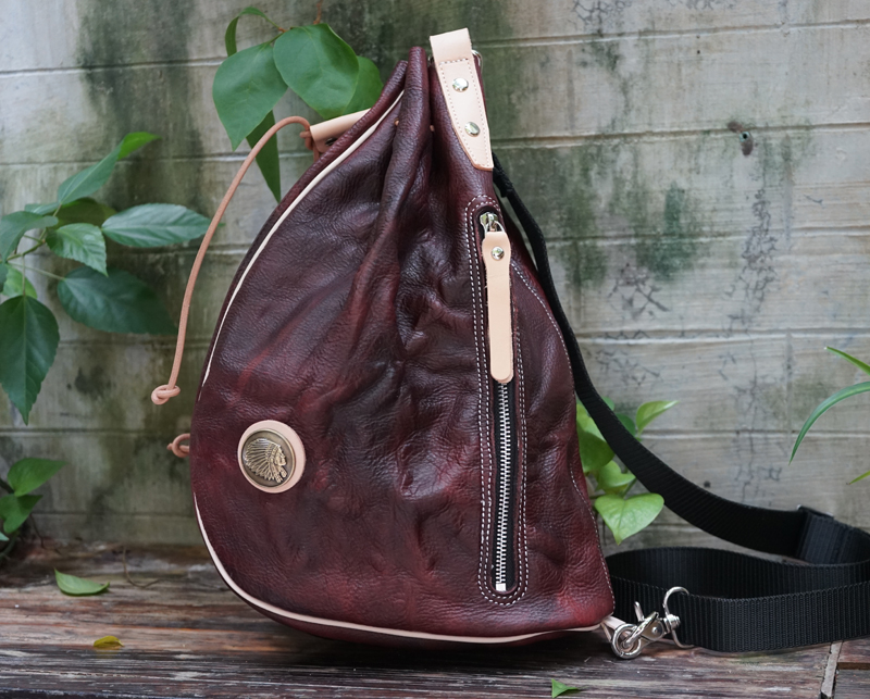 DEEPKEE 男女款皮瘋子頭層牛皮男女生美式獨特斜挎紅月背包機車包餃子包 101 號