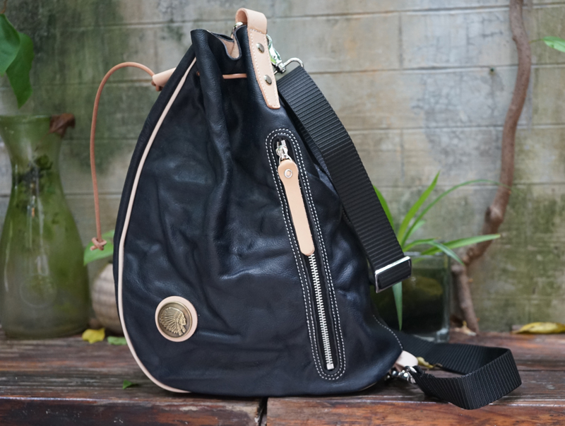 DEEPKEE 男女款皮瘋子頭層牛皮男女生美式獨特斜挎紅月背包機車包餃子包 101 號