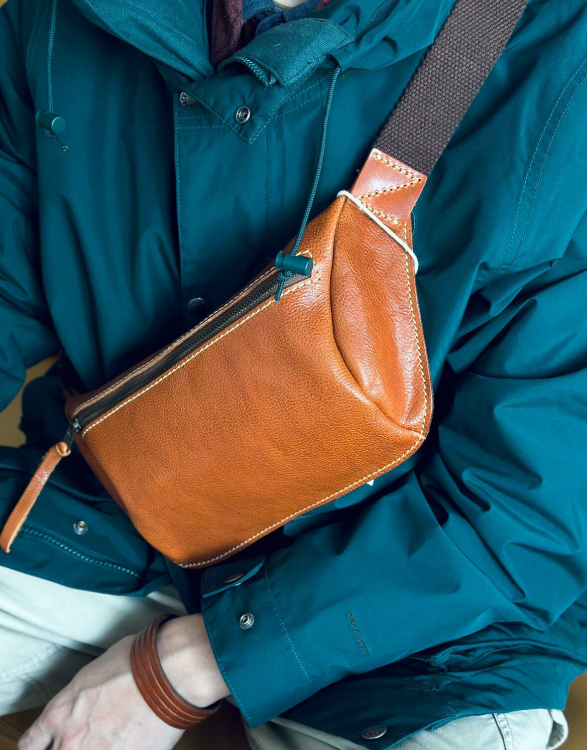 DEEPKEE頭層牛皮單肩斜背胸包腰包真皮拉鏈復古包6633號