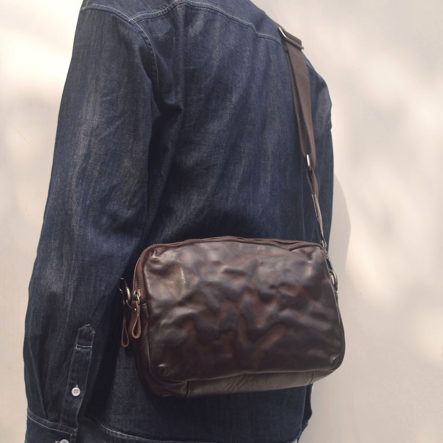 新款皺褶水洗擦色單肩斜背包2081號