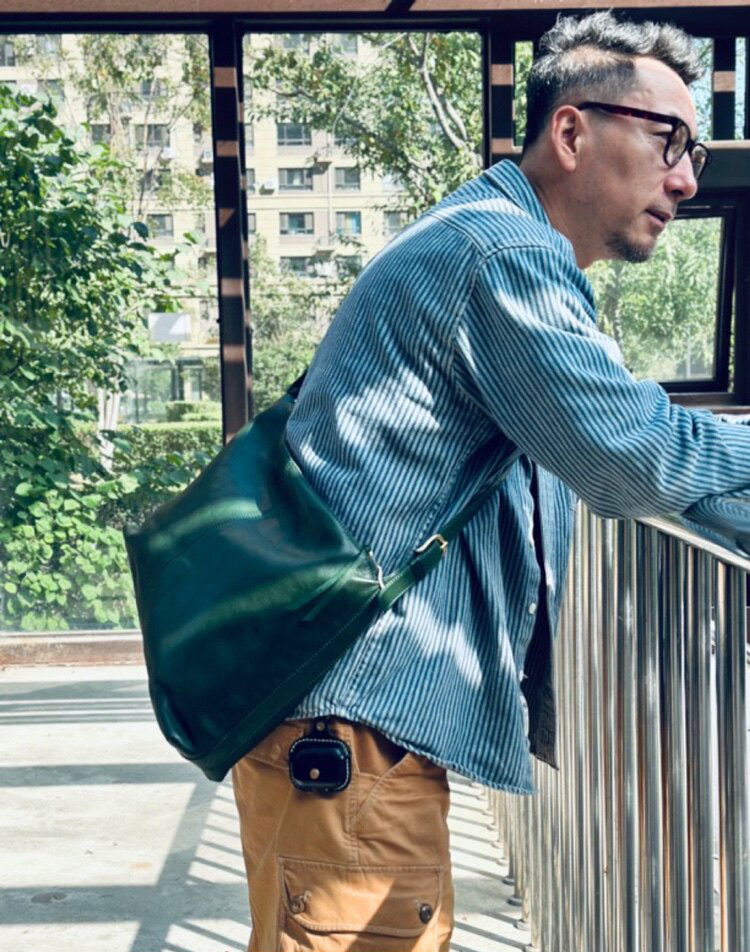 DEEPKEE復古軟牛皮大容量斜背包71616號