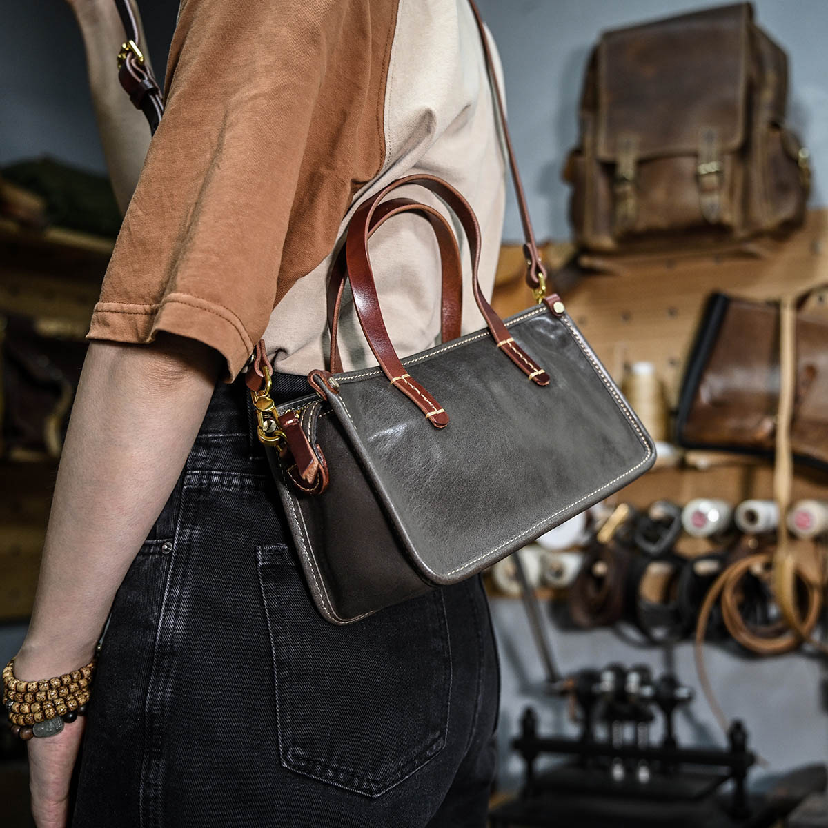 香港狄記皮具 狄記 原創真皮手工 ins郵差包 ins風格包包 頭層牛皮包包 皮革 原創手工真皮 皮件 DEEPKEE 復古包款 小眾軟皮手工包 真皮小方包 0727 號