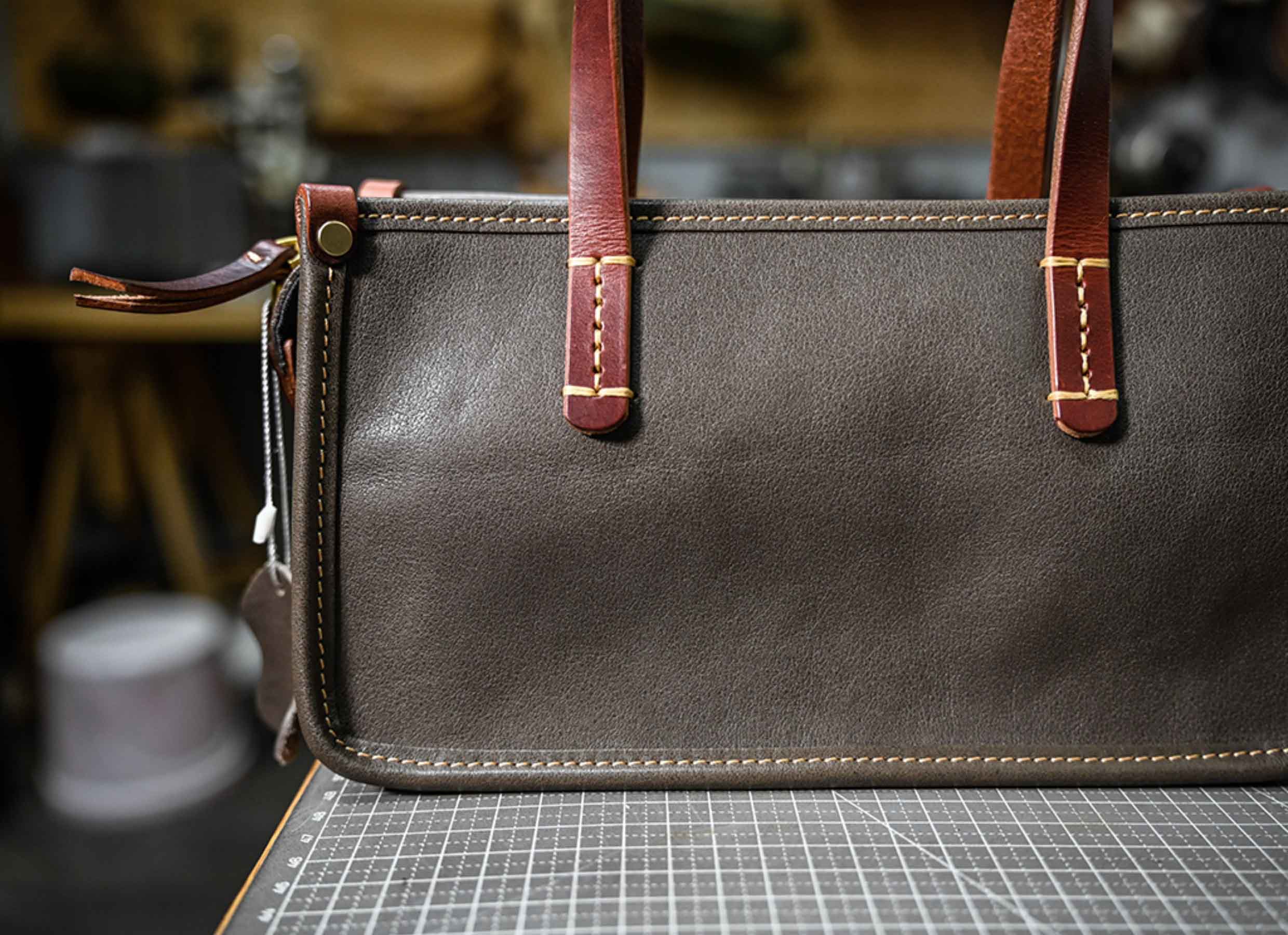 香港狄記皮具 狄記 原創真皮手工 ins郵差包 ins風格包包 頭層牛皮包包 皮革 原創手工真皮 皮件 DEEPKEE 復古包款 小眾軟皮手工包 真皮小方包 0727 號