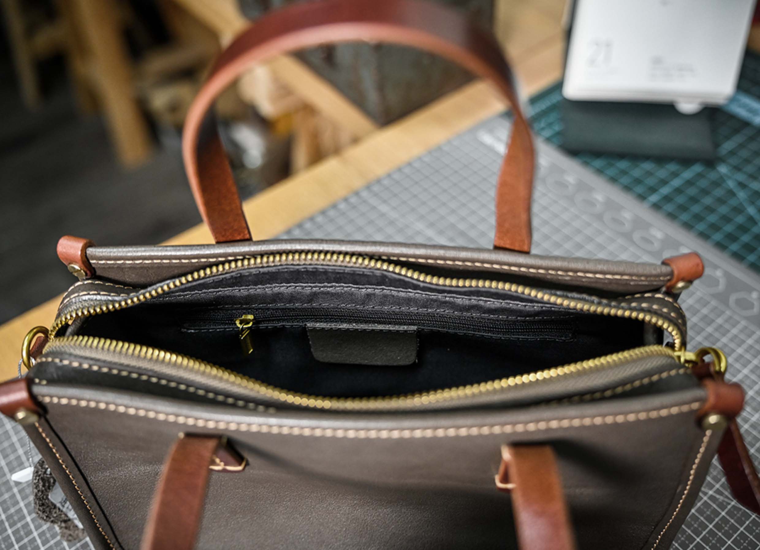 香港狄記皮具 狄記 原創真皮手工 ins郵差包 ins風格包包 頭層牛皮包包 皮革 原創手工真皮 皮件 DEEPKEE 復古包款 小眾軟皮手工包 真皮小方包 0727 號