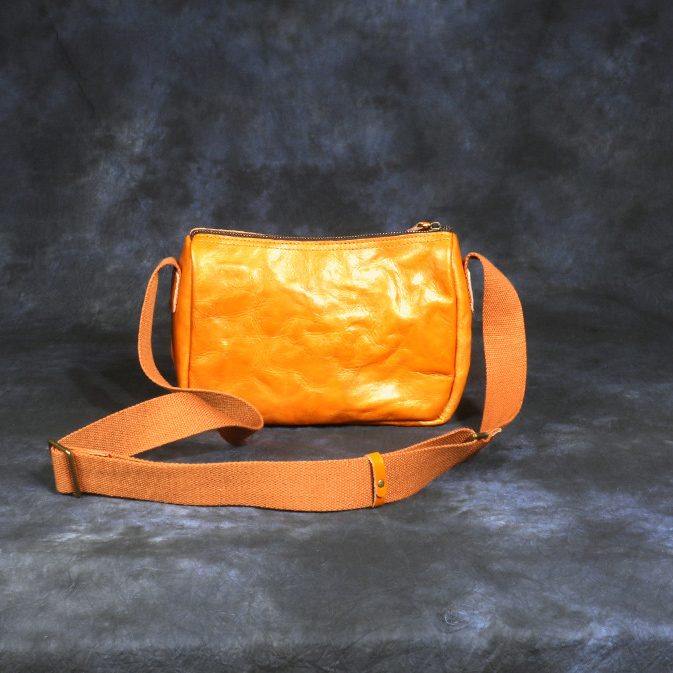 香港狄記皮具 狄記 原創真皮手工 ins郵差包 ins風格包包 頭層牛皮包包 皮革 原創手工真皮 皮件 DEEPKEE 復古真皮手工包