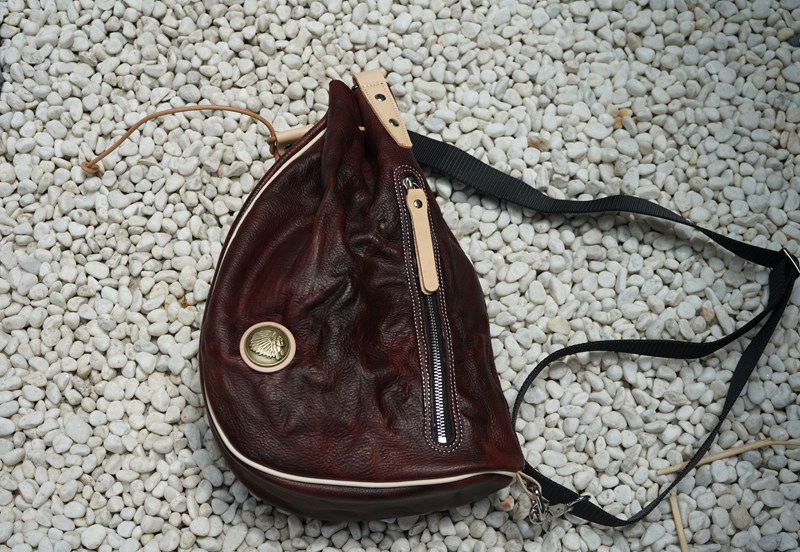 香港狄記皮具 狄記 原創真皮手工 ins郵差包 ins風格包包 頭層牛皮包包 皮革 原創手工真皮 皮件 DEEPKEE 復古真皮手工包