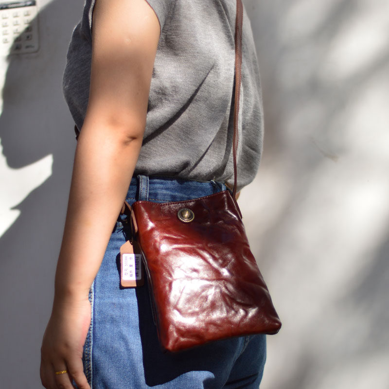 DEEPKEE 頭層牛皮迷你小包包 軟皮手機包 128 號