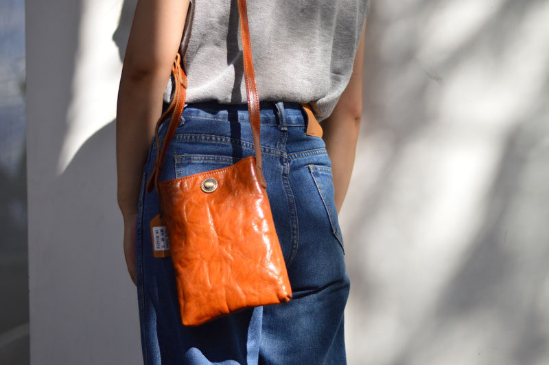 DEEPKEE 頭層牛皮迷你小包包 軟皮手機包 128 號