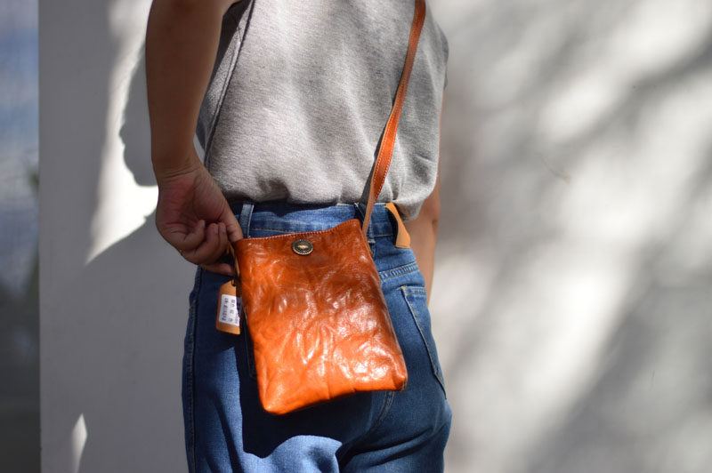 DEEPKEE 頭層牛皮迷你小包包 軟皮手機包 128 號