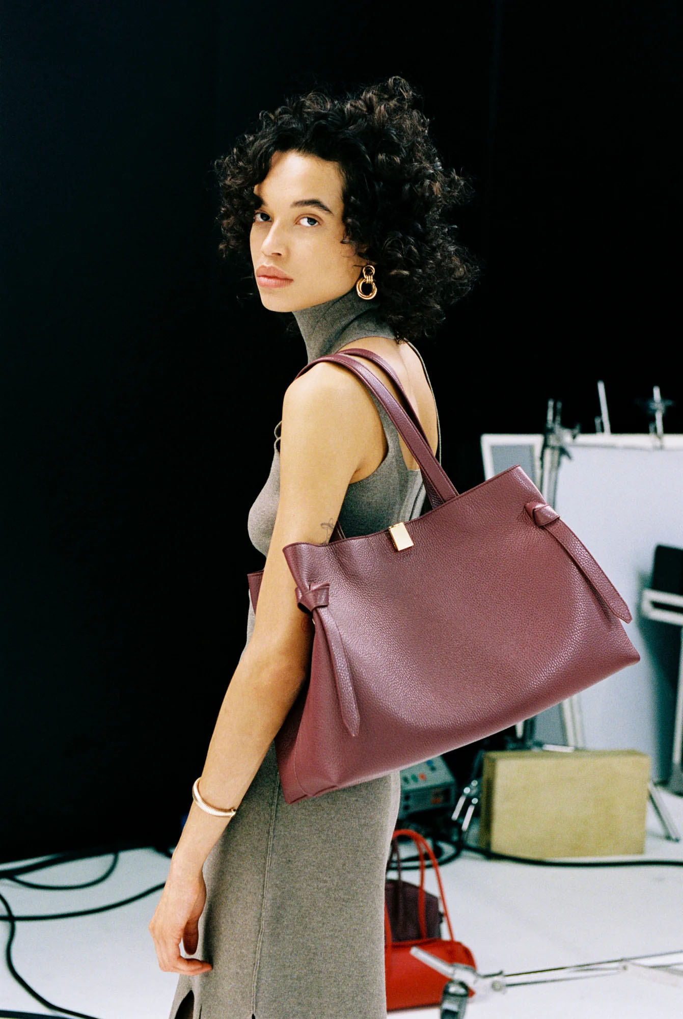 香港狄記皮具 狄記 原創真皮手工 ins郵差包 ins風格包包 頭層牛皮包包 皮革 原創手工真皮 皮件 DEEPKEE 復古真皮手工包