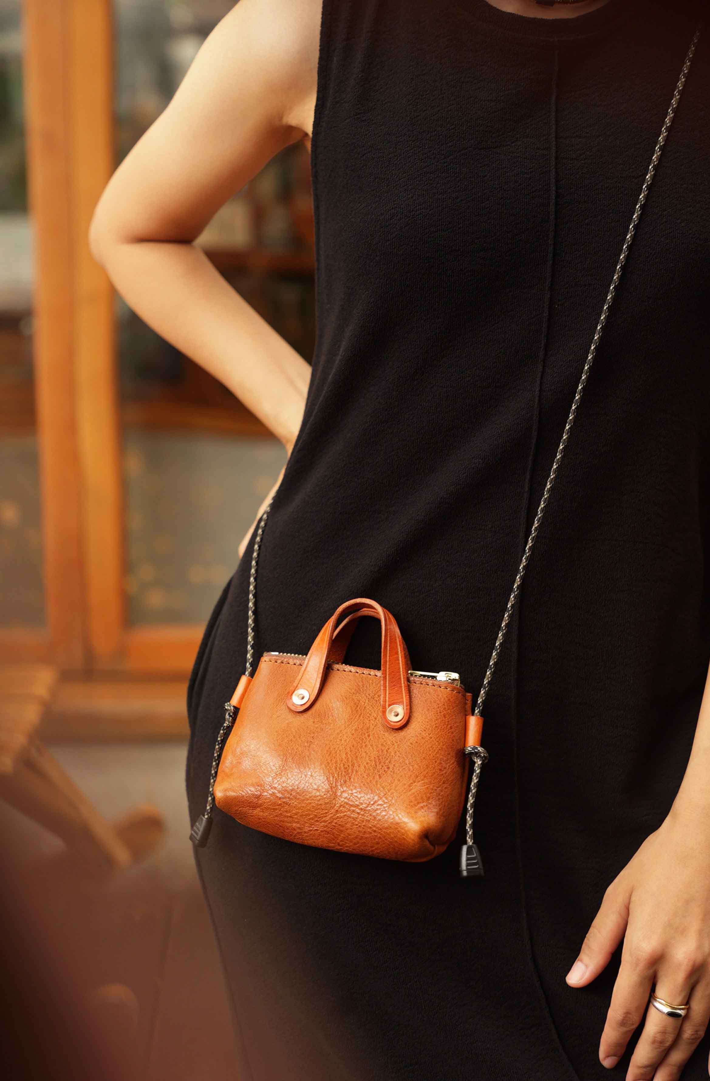 香港狄記皮具 狄記 原創真皮手工 ins郵差包 ins風格包包 頭層牛皮包包 皮革 原創手工真皮 皮件 DEEPKEE 復古真皮手工包