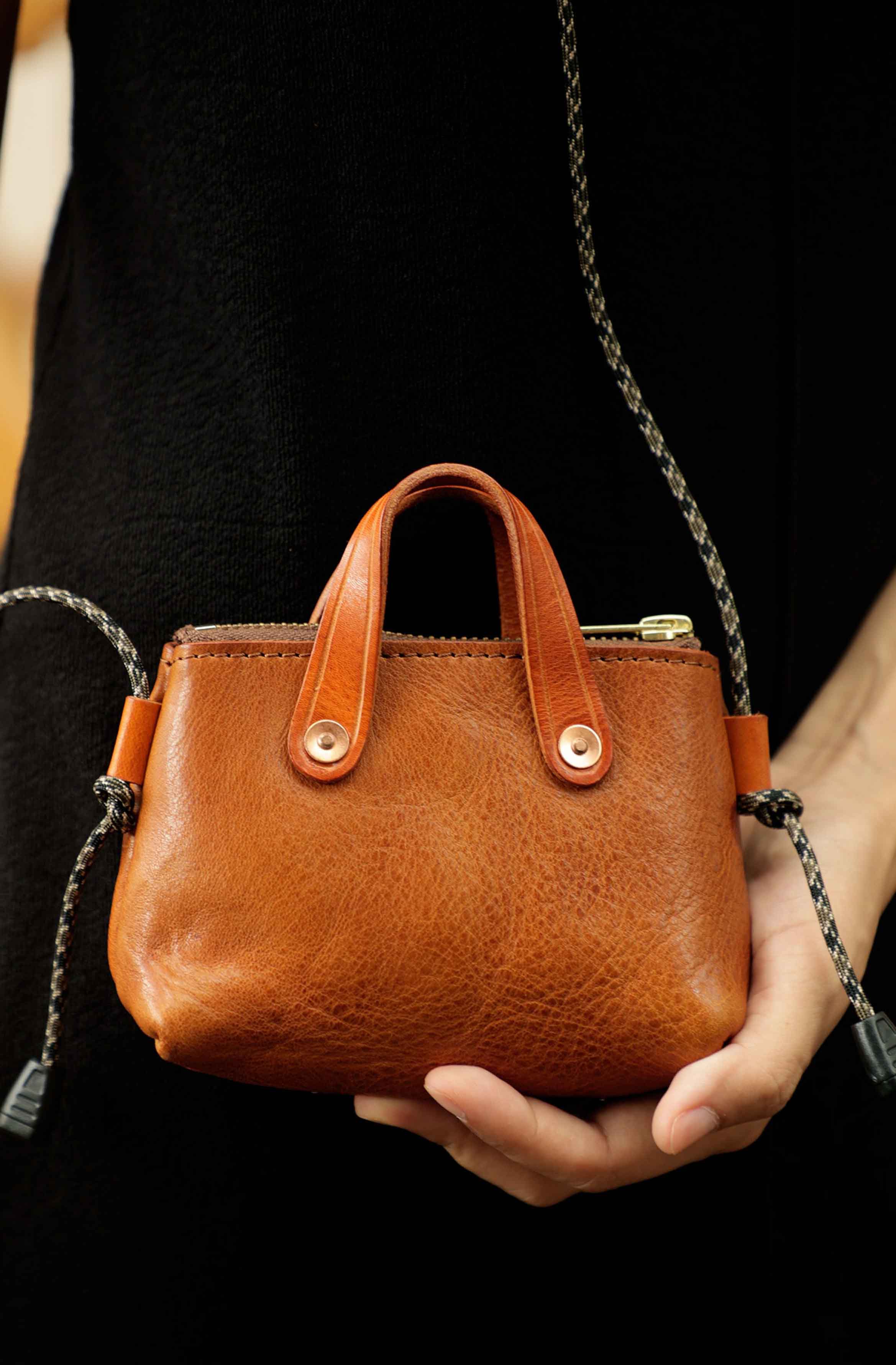 香港狄記皮具 狄記 原創真皮手工 ins郵差包 ins風格包包 頭層牛皮包包 皮革 原創手工真皮 皮件 DEEPKEE 復古真皮手工包