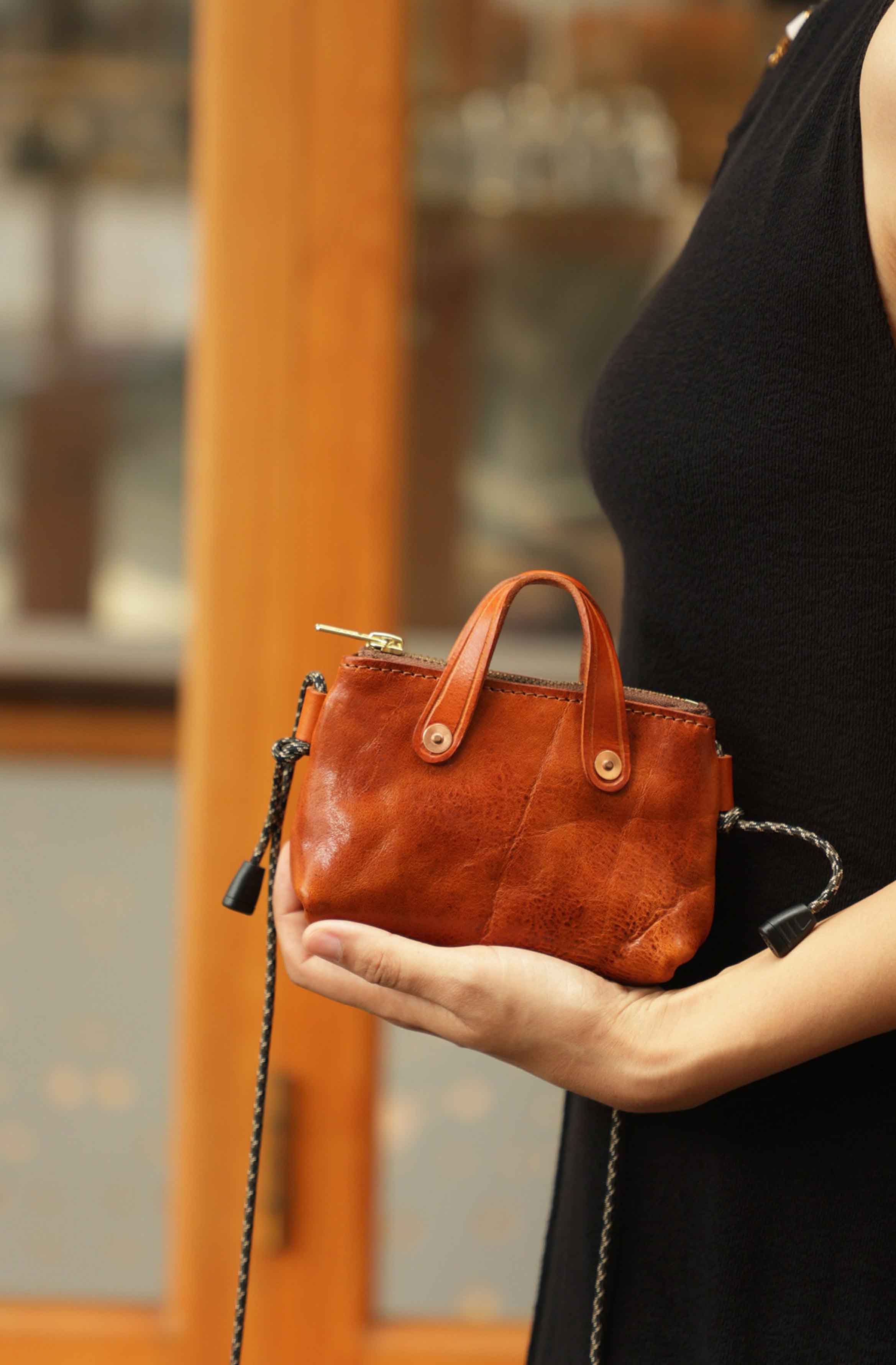 香港狄記皮具 狄記 原創真皮手工 ins郵差包 ins風格包包 頭層牛皮包包 皮革 原創手工真皮 皮件 DEEPKEE 復古真皮手工包