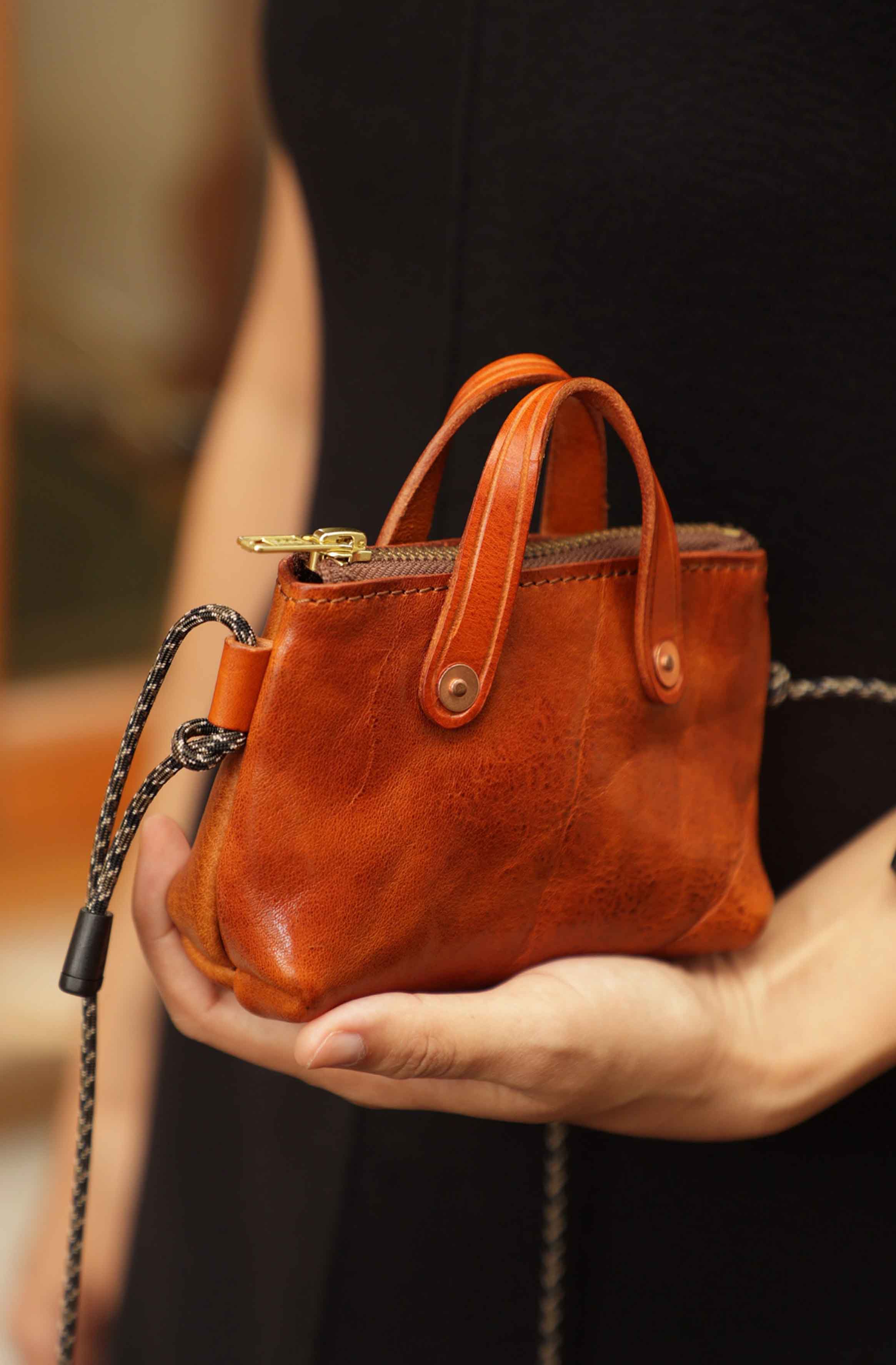 香港狄記皮具 狄記 原創真皮手工 ins郵差包 ins風格包包 頭層牛皮包包 皮革 原創手工真皮 皮件 DEEPKEE 復古真皮手工包