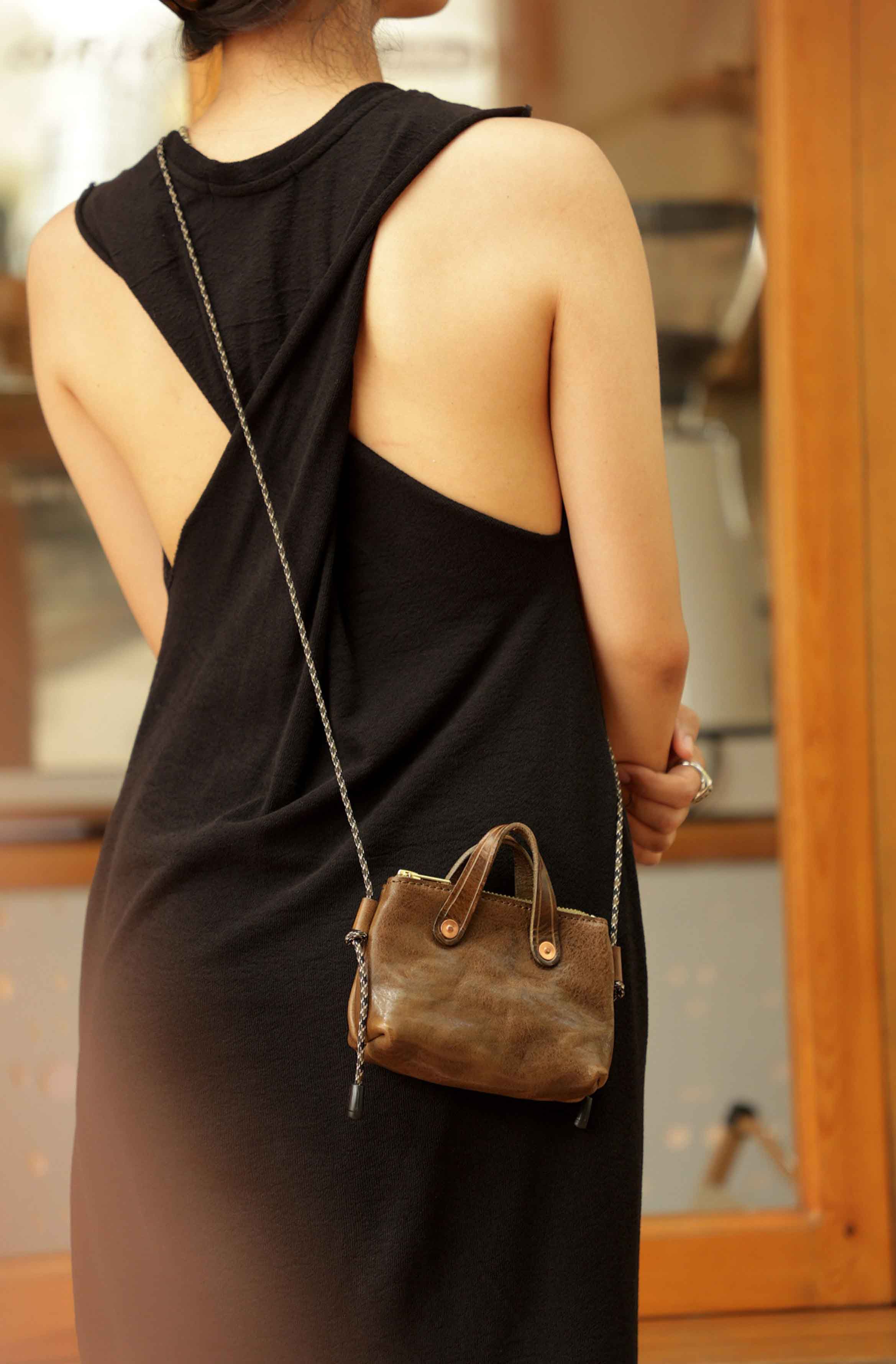 香港狄記皮具 狄記 原創真皮手工 ins郵差包 ins風格包包 頭層牛皮包包 皮革 原創手工真皮 皮件 DEEPKEE 復古真皮手工包