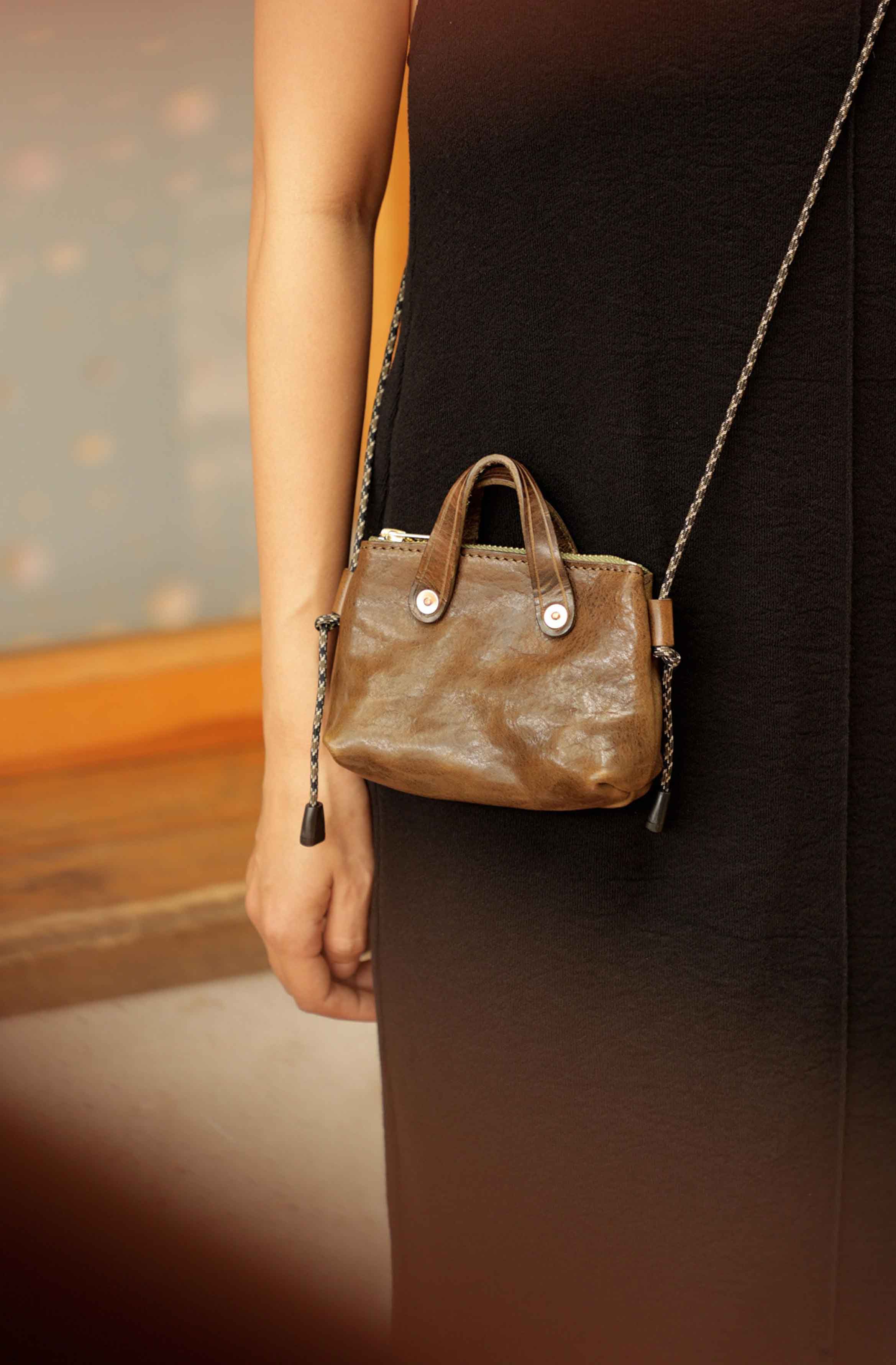 香港狄記皮具 狄記 原創真皮手工 ins郵差包 ins風格包包 頭層牛皮包包 皮革 原創手工真皮 皮件 DEEPKEE 復古真皮手工包