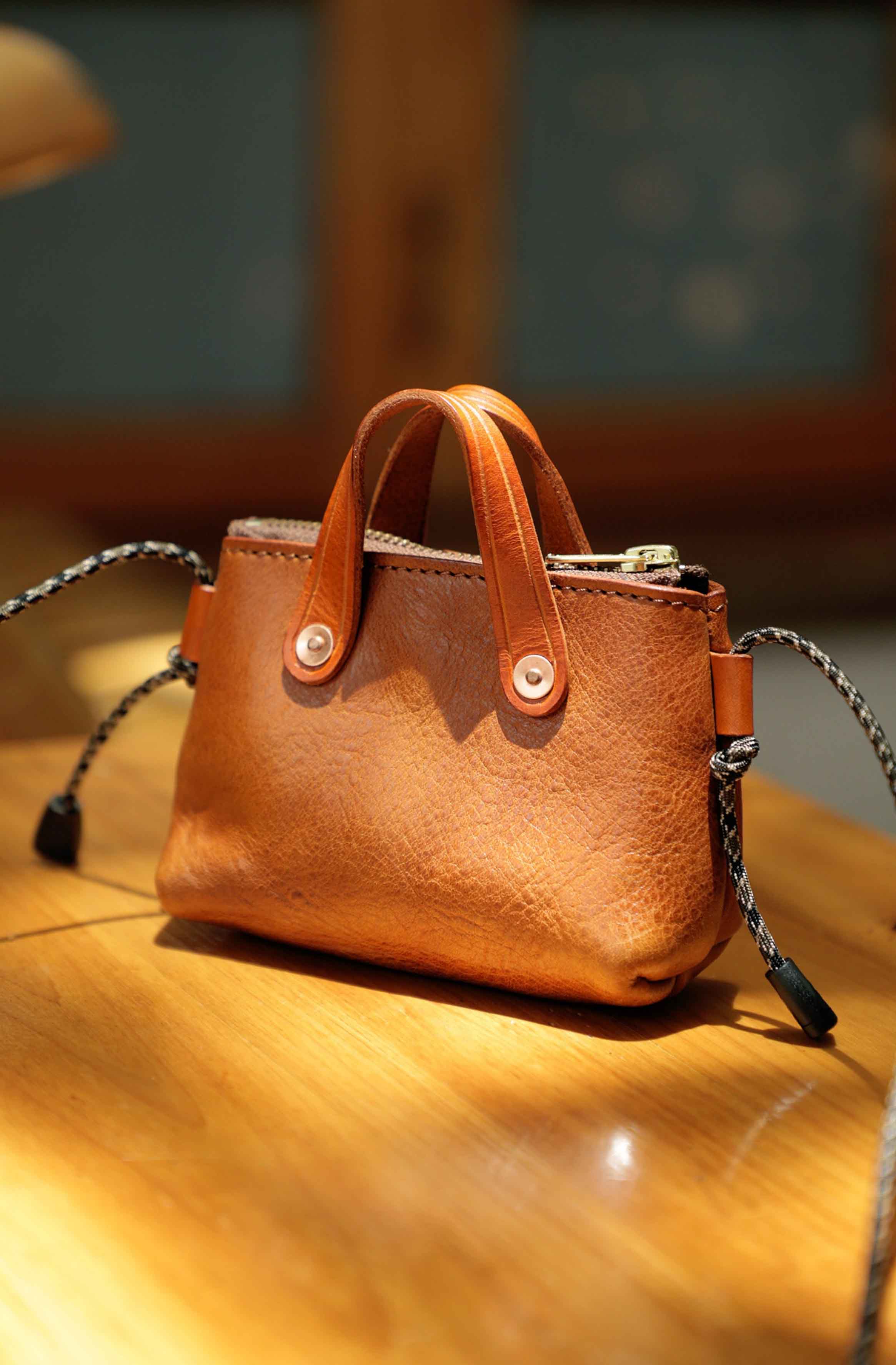 香港狄記皮具 狄記 原創真皮手工 ins郵差包 ins風格包包 頭層牛皮包包 皮革 原創手工真皮 皮件 DEEPKEE 復古真皮手工包