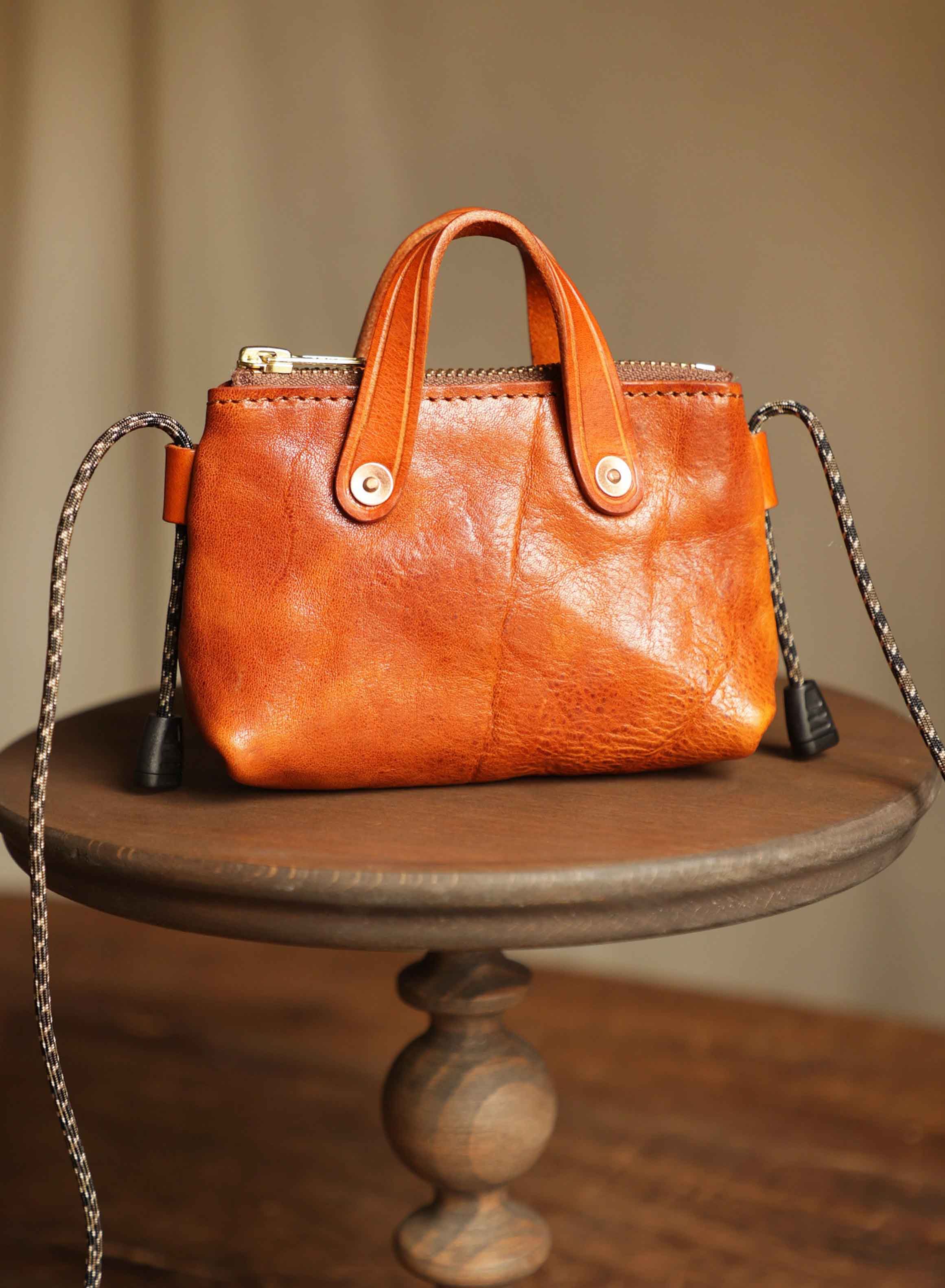 香港狄記皮具 狄記 原創真皮手工 ins郵差包 ins風格包包 頭層牛皮包包 皮革 原創手工真皮 皮件 DEEPKEE 復古真皮手工包