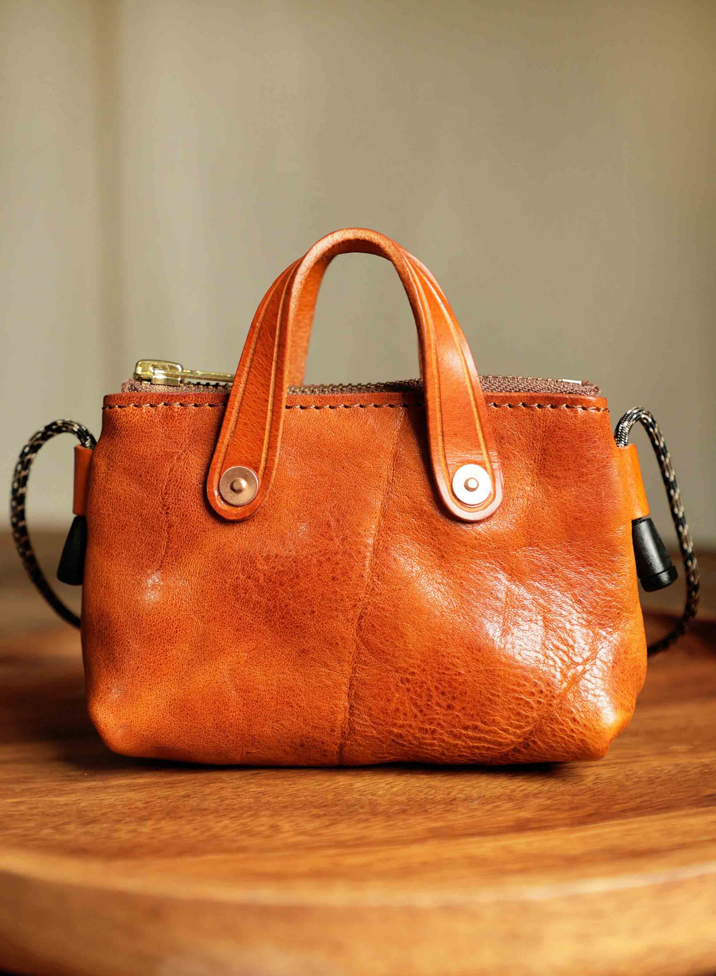 香港狄記皮具 狄記 原創真皮手工 ins郵差包 ins風格包包 頭層牛皮包包 皮革 原創手工真皮 皮件 DEEPKEE 復古真皮手工包