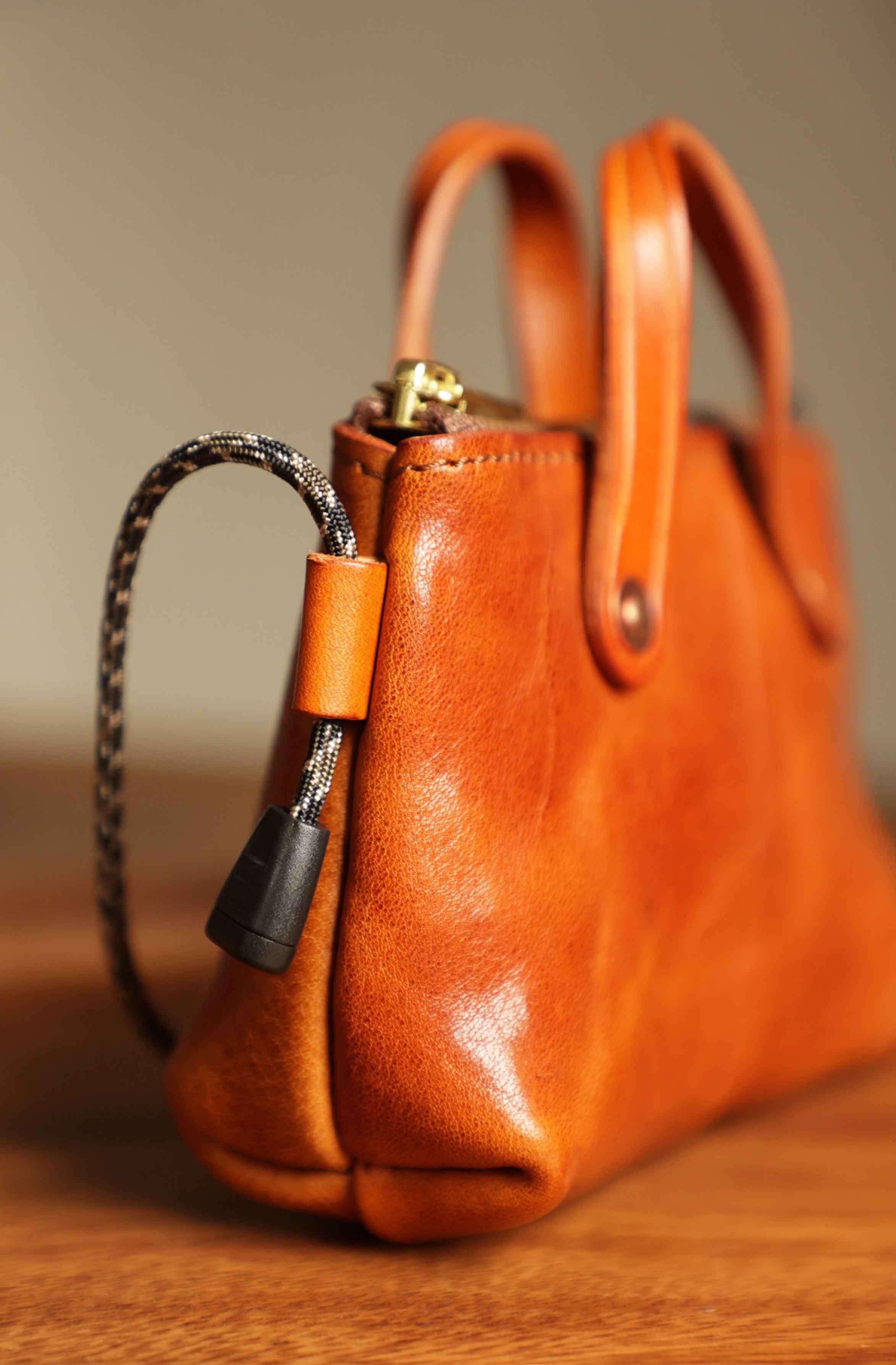 香港狄記皮具 狄記 原創真皮手工 ins郵差包 ins風格包包 頭層牛皮包包 皮革 原創手工真皮 皮件 DEEPKEE 復古真皮手工包