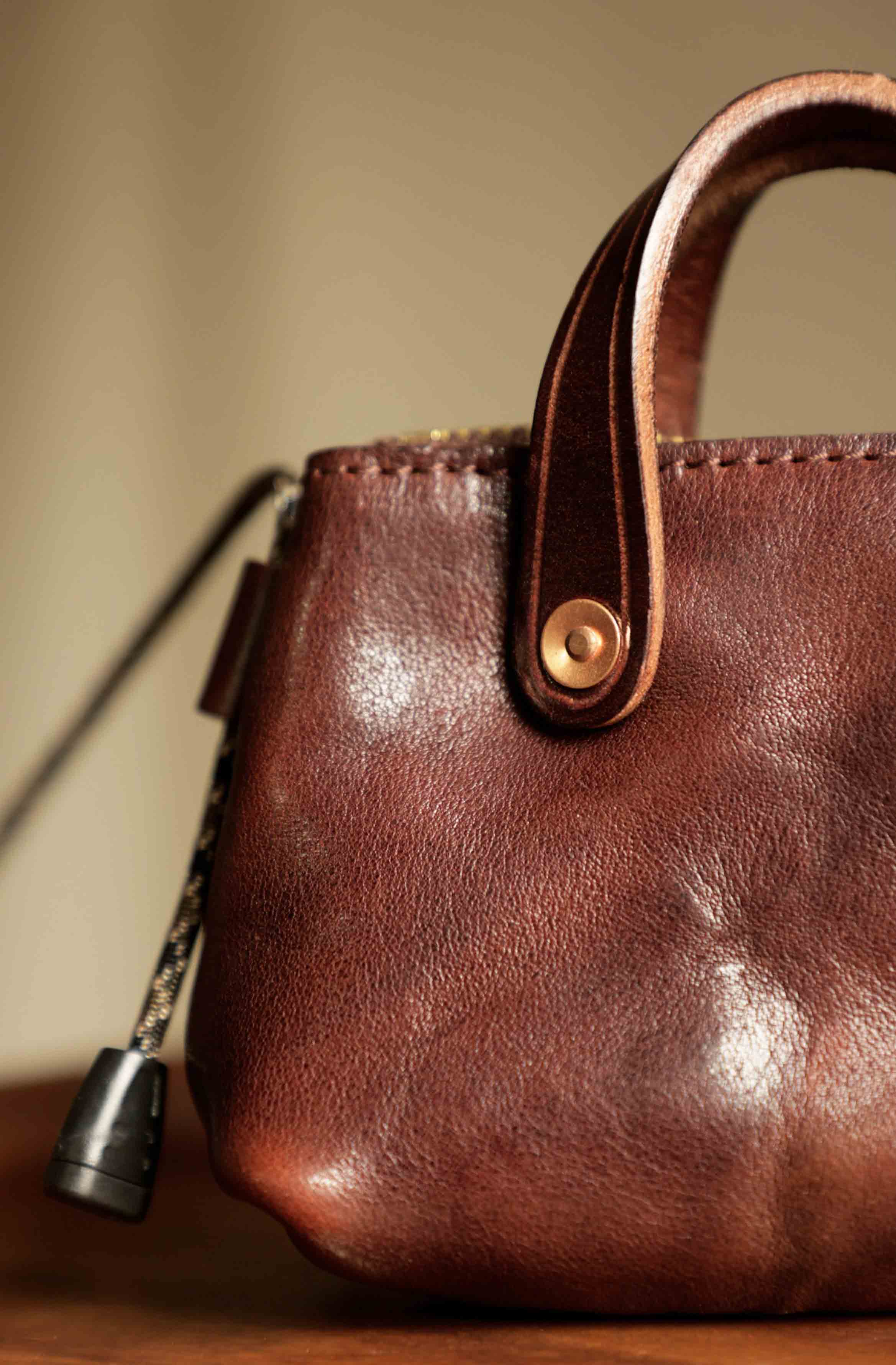 香港狄記皮具 狄記 原創真皮手工 ins郵差包 ins風格包包 頭層牛皮包包 皮革 原創手工真皮 皮件 DEEPKEE 復古真皮手工包