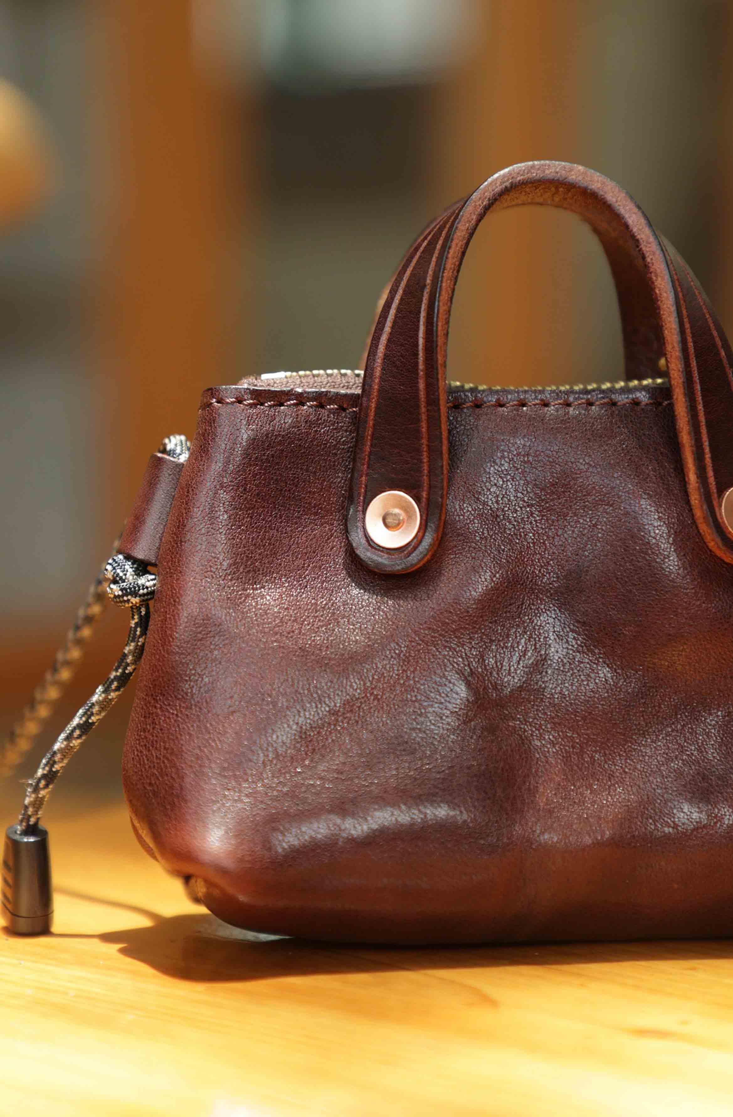 香港狄記皮具 狄記 原創真皮手工 ins郵差包 ins風格包包 頭層牛皮包包 皮革 原創手工真皮 皮件 DEEPKEE 復古真皮手工包