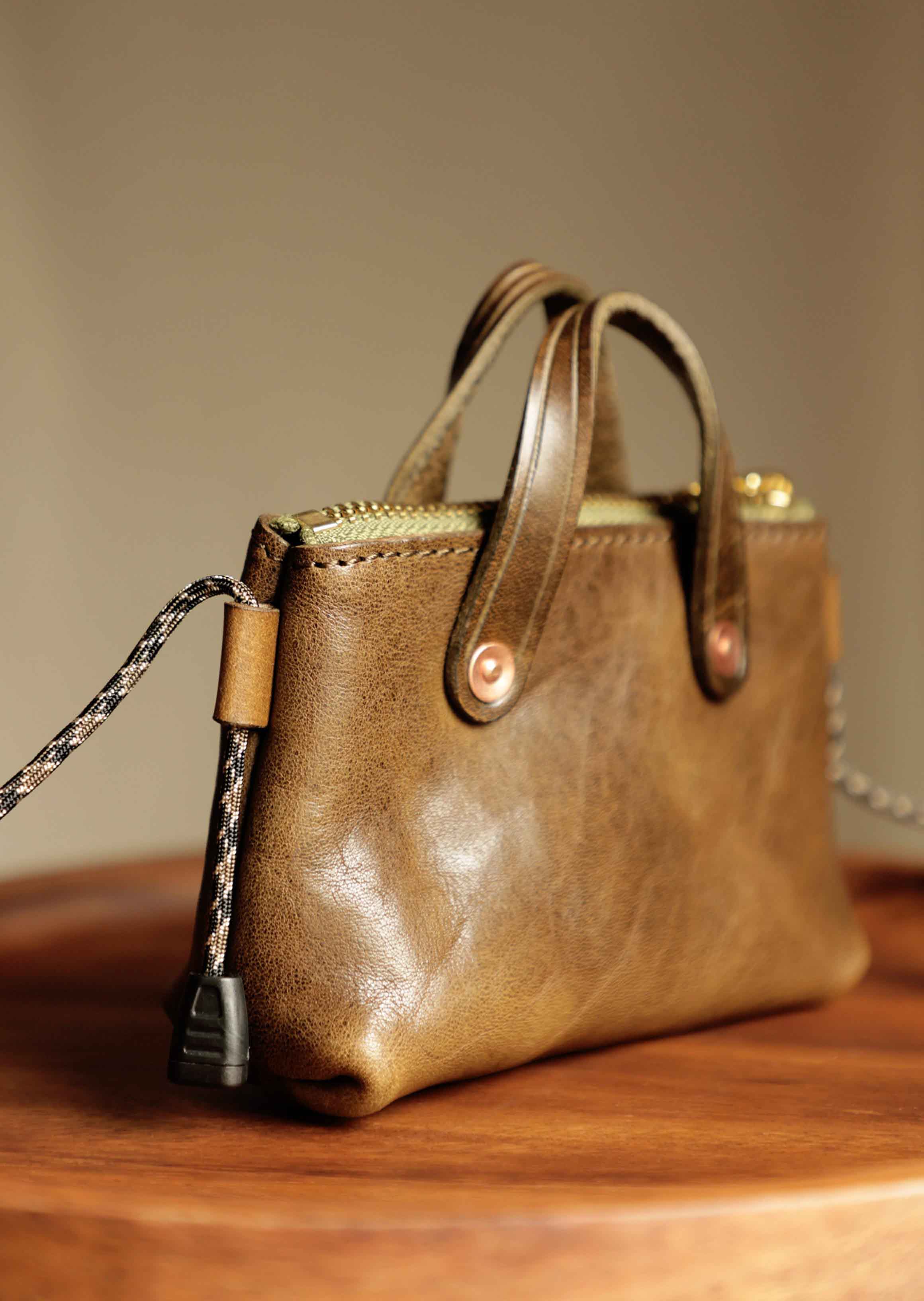 香港狄記皮具 狄記 原創真皮手工 ins郵差包 ins風格包包 頭層牛皮包包 皮革 原創手工真皮 皮件 DEEPKEE 復古真皮手工包