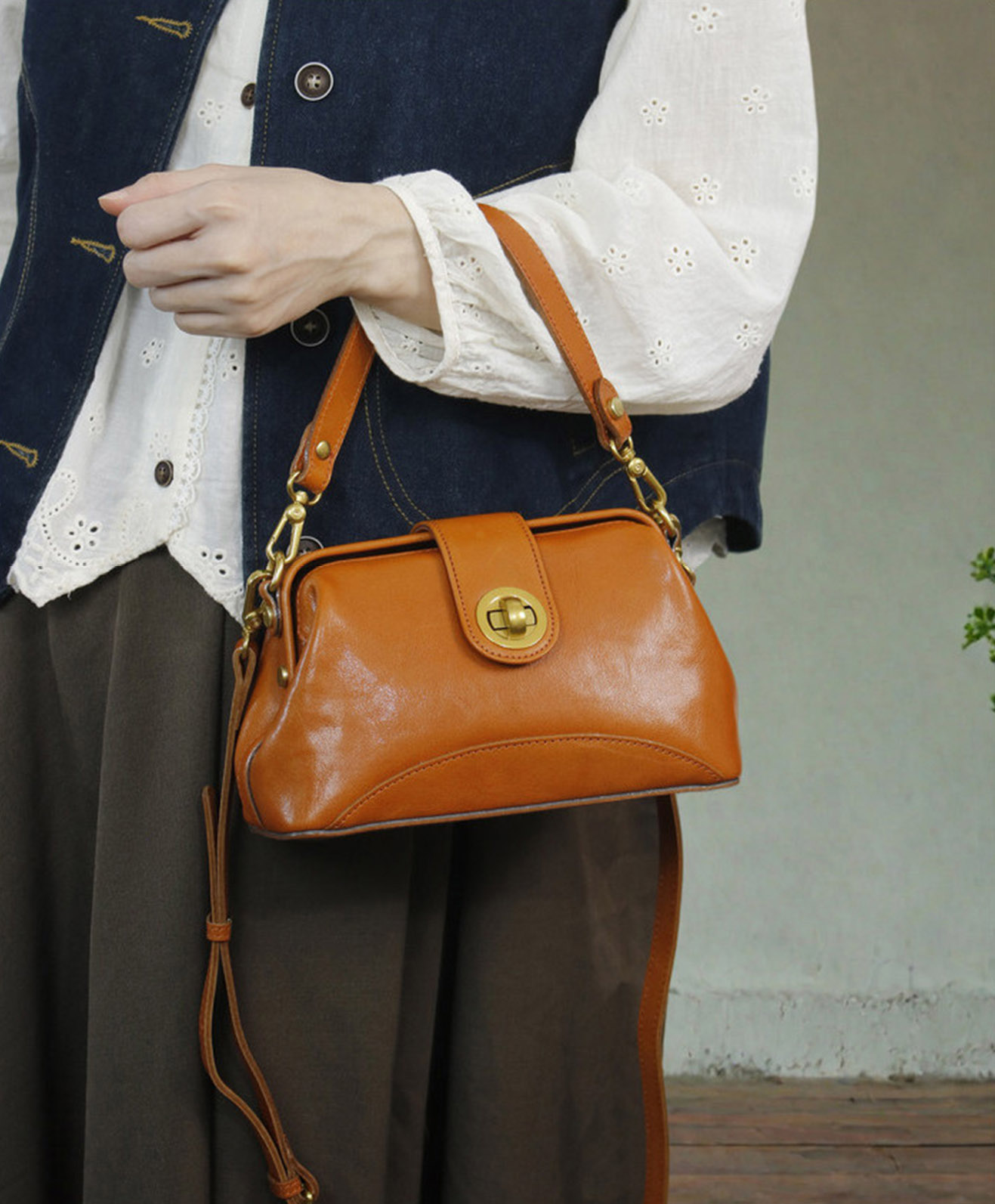 DEEPKEE 頭層牛皮新款百搭流行簡約休閒復古單肩斜挎包 1550 號