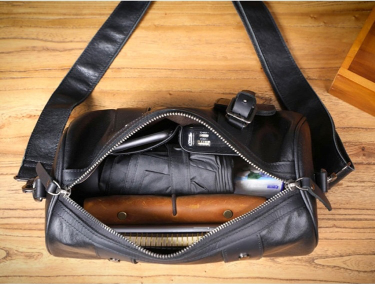 香港狄記皮具 狄記 原創真皮手工 ins郵差包 ins風格包包 頭層牛皮包包 皮革 原創手工真皮 皮件 頭層牛皮肩背圓筒包男包【LB1197】喜番屋