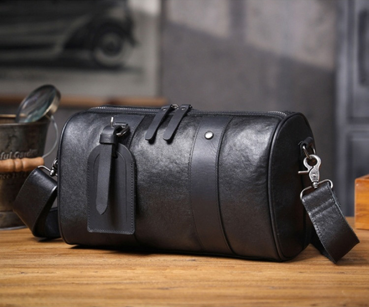 香港狄記皮具 狄記 原創真皮手工 ins郵差包 ins風格包包 頭層牛皮包包 皮革 原創手工真皮 皮件 頭層牛皮肩背圓筒包男包【LB1197】喜番屋