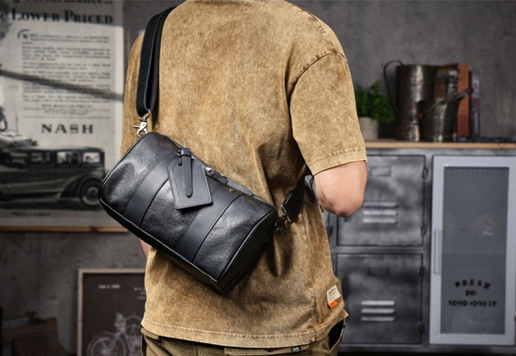 香港狄記皮具 狄記 原創真皮手工 ins郵差包 ins風格包包 頭層牛皮包包 皮革 原創手工真皮 皮件 頭層牛皮肩背圓筒包男包【LB1197】喜番屋